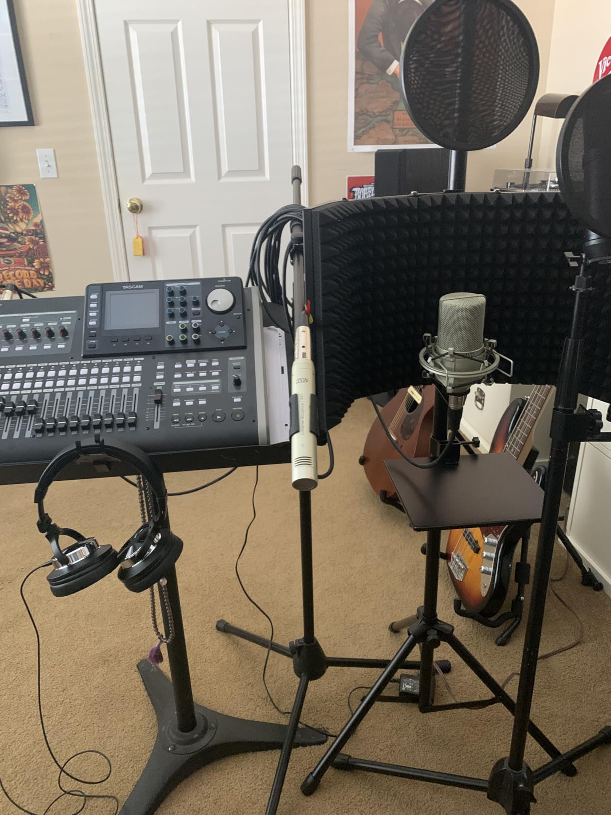 Dmsky Microphone Isolation Shield with Pop Filter & Tripod Stand, Foldable Mic Shield with Triple Sound Insulation, High Density Mic Sound Shield for Recording Studio, Podcasts, Singing, Broadcasting customer photo 2