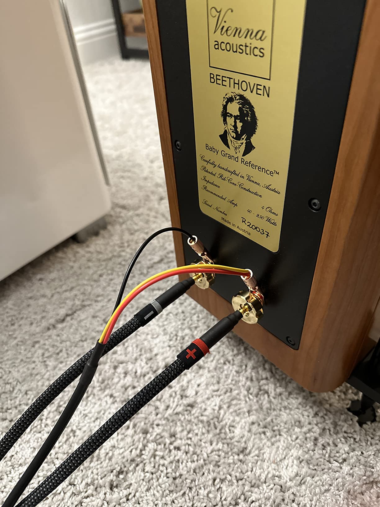 WORLDS BEST CABLES 8 Foot Ultimate - 9 AWG - Ultra-Pure OFC - Premium Audiophile HiFi Speaker Cable Pair with Eminence Gold Banana Plugs & Carbon Tweed Jacket customer photo 1