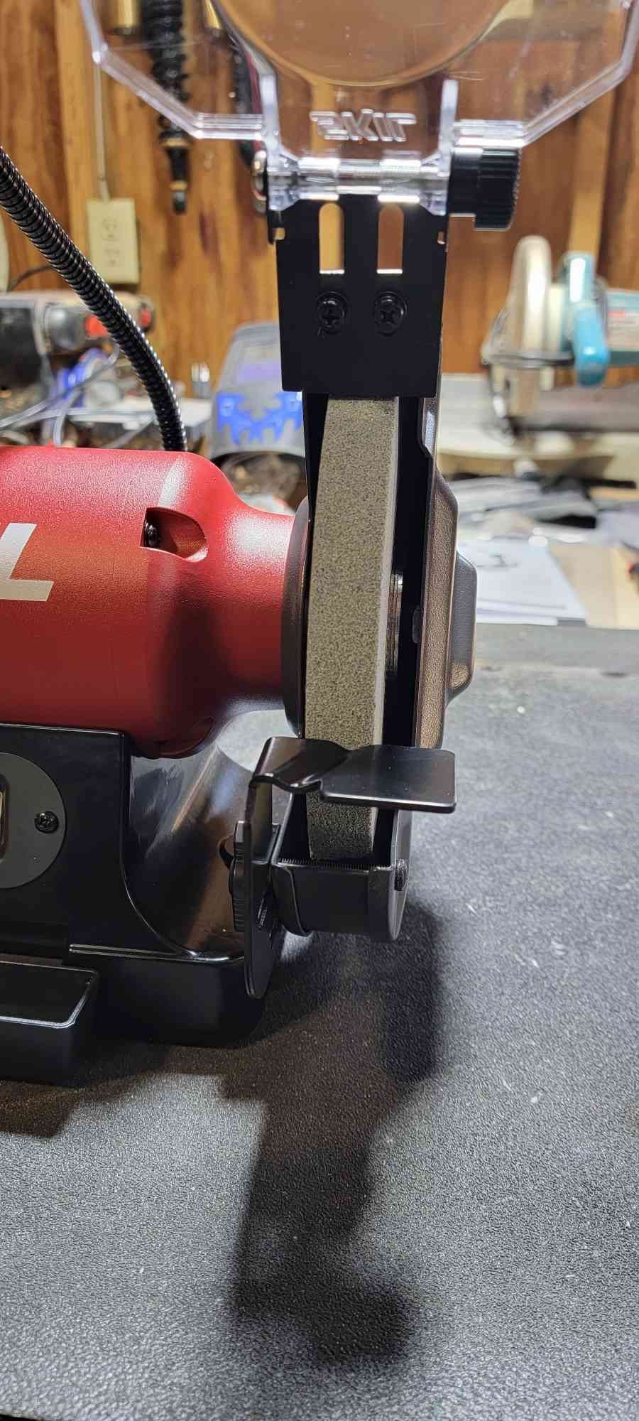 SKIL 3.0 Amp 8 In. Bench Grinder with Built-in Water Cooling Tray & LED Work Light - BI9502-00 customer photo 1