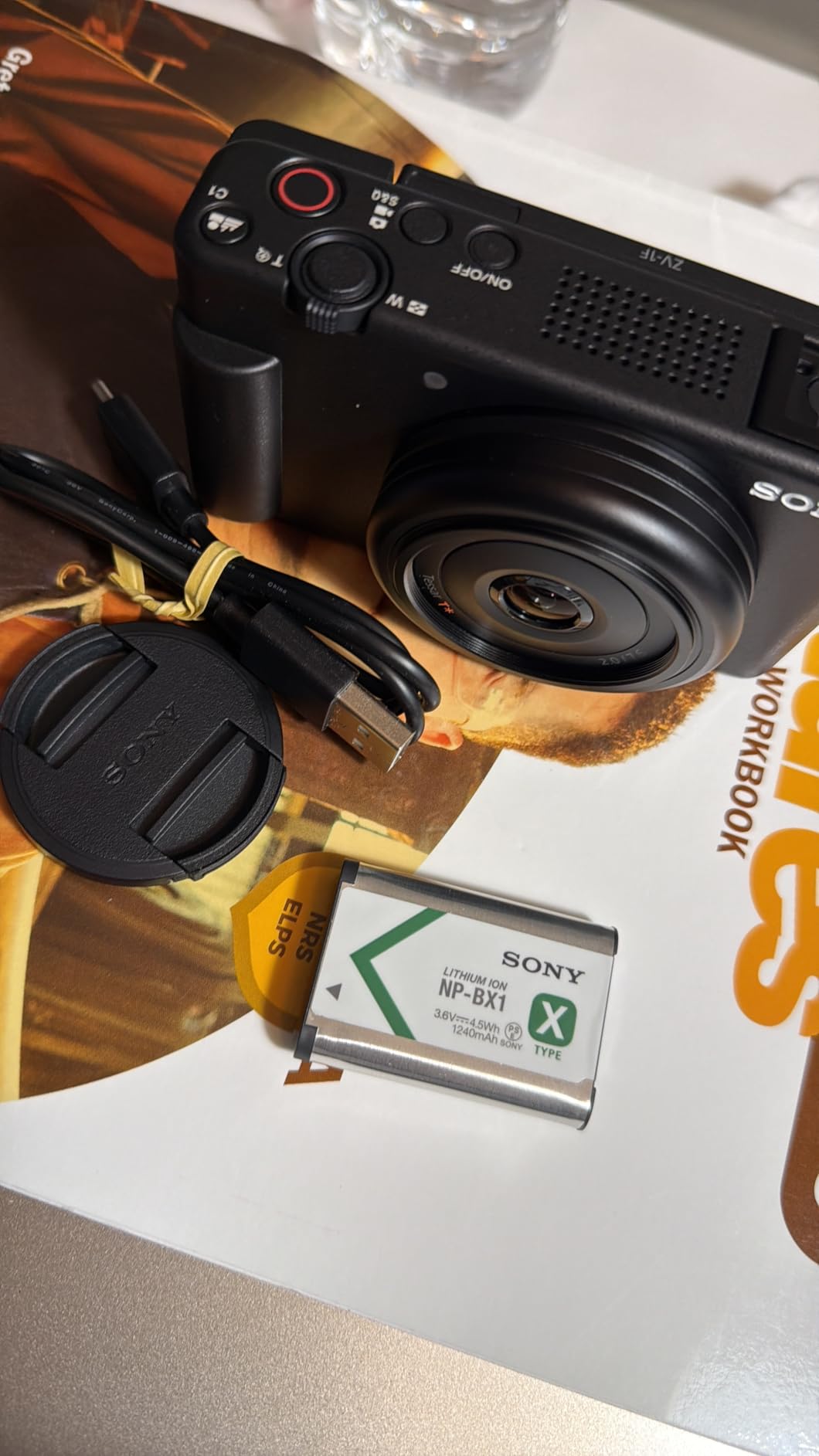 Sony ZV-1F Vlog Camera for Content Creators and Vloggers White customer photo 1