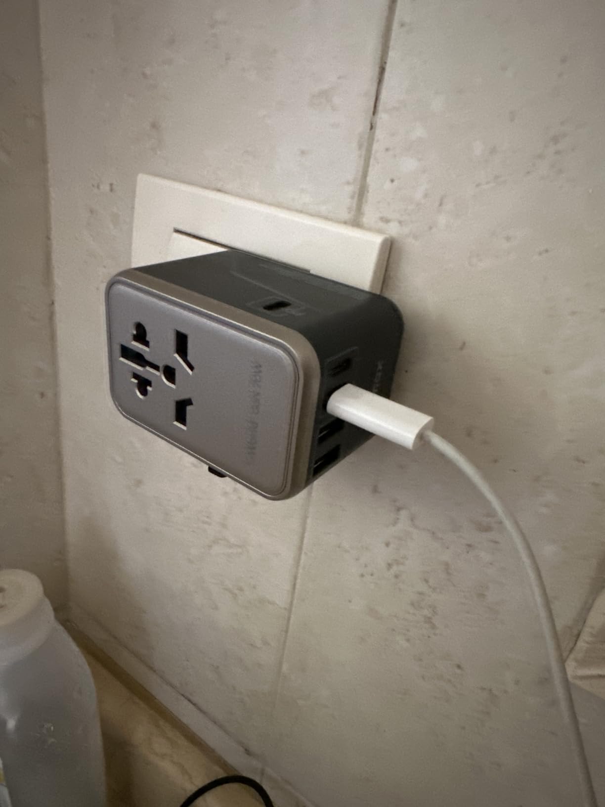 MOMAX 70W GaN Universal Travel Adapter, All-in-One Travel Charging | UK/EU/US/AU/JP Compatible customer photo 1