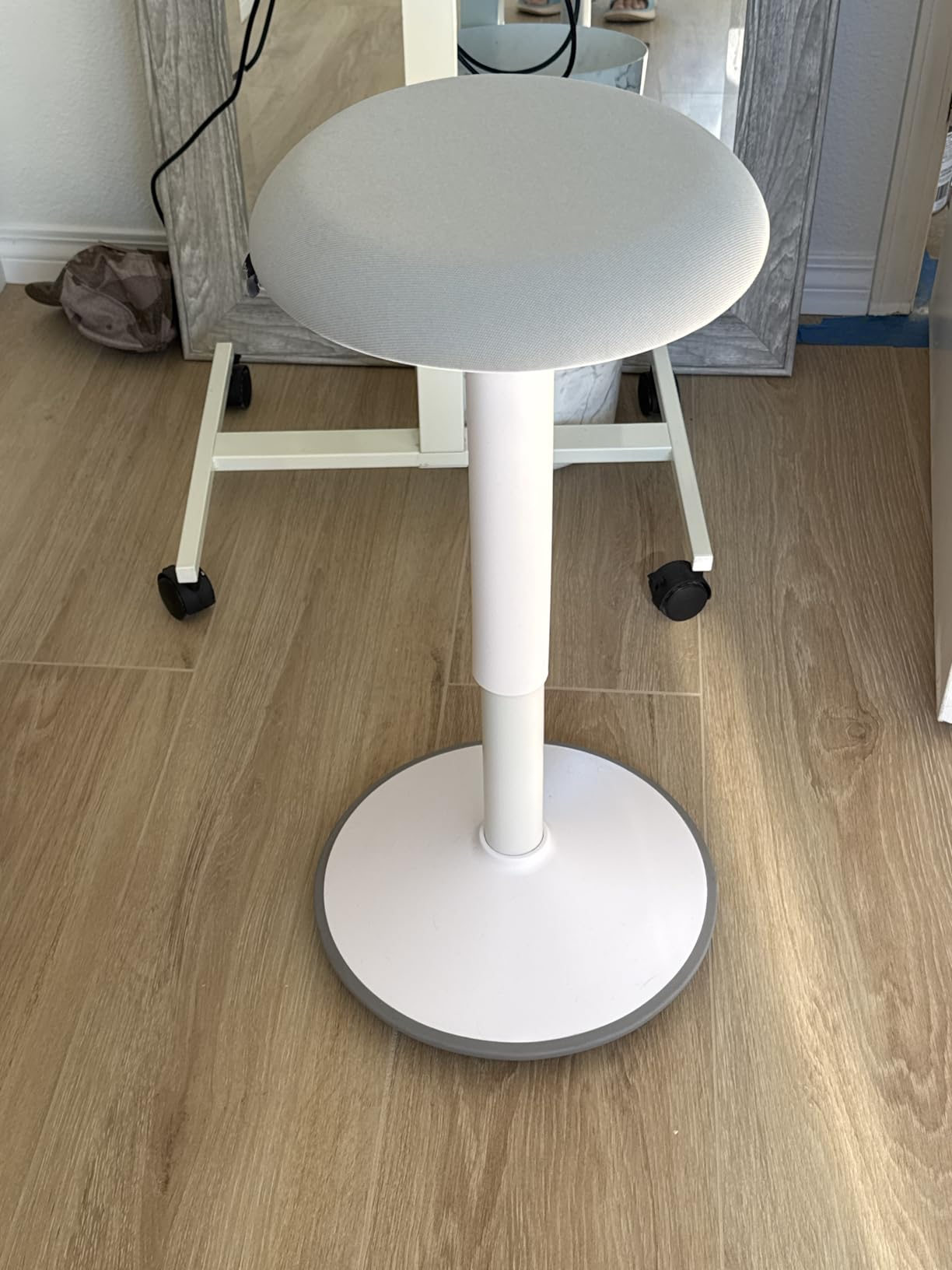 Backerz Standing Desk Stool Chair, Height Adjustable Stool 21-31 inch for Office and Classroom, Swivel Stool, Anti-Slip Bottom Ergonomic Wobble Stool with Rocking Motion, Black customer photo 2