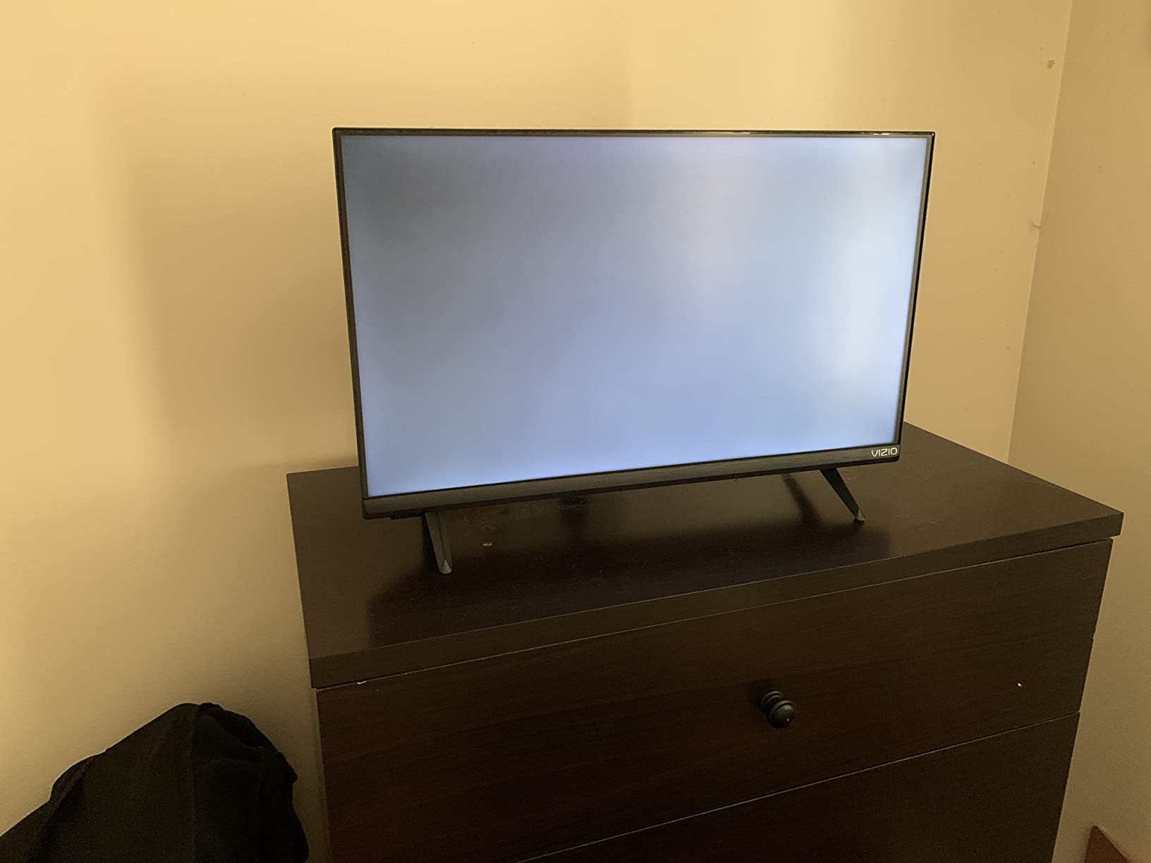 VIZIO 24in 1080p Class D-Series FHD LED Smart TV for Gaming and Streaming, Bluetooth Headphone Capable - D24fM-K01 (Renewed) customer photo 1