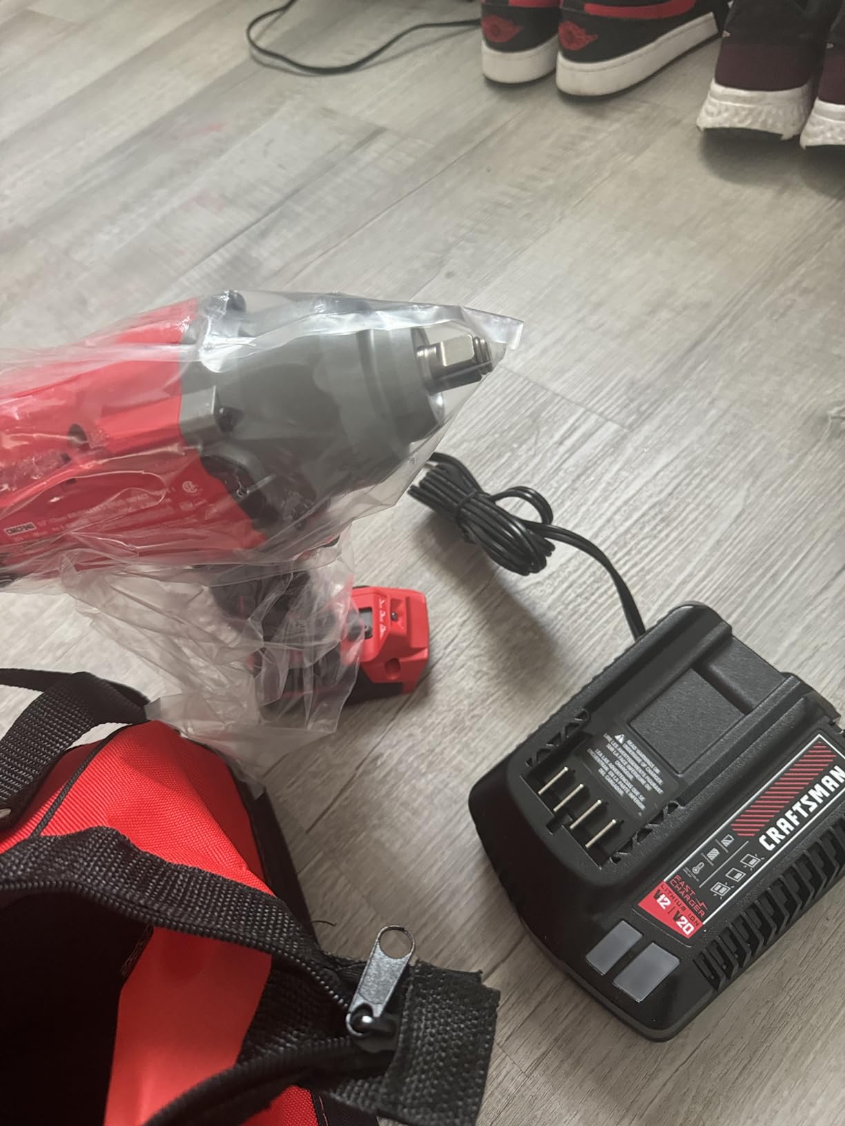 CRAFTSMAN V20 RP Impact Wrench, Cordless, Brushless, High Torque, 1/2 Inch, 4Ah Battery and Charger Included (CMCF940M1) customer photo 2