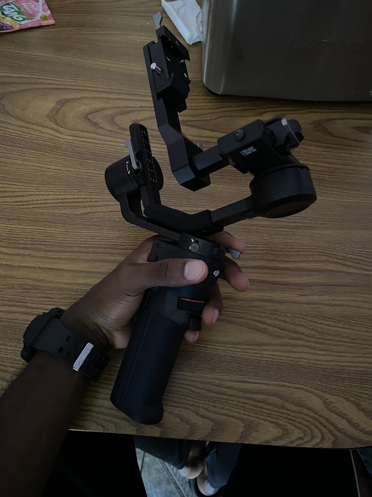 DJI RS 3 Mini, Camera Gimbal Stabilizer, Canon/Sony/Nikon/Fujifilm | 2 kg (4.4 lbs) Tested Payload, Native Vertical Shooting, Bluetooth Shutter Control, 3rd-Gen RS Stabilization, 795g customer photo 1
