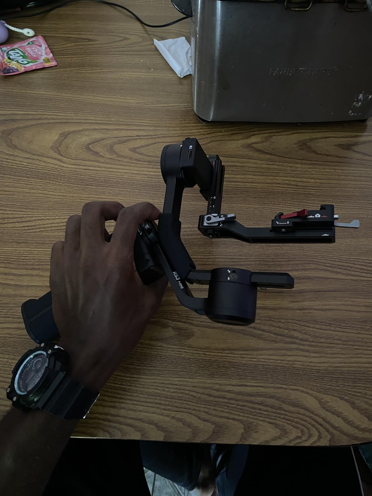 DJI RS 3 Mini, Camera Gimbal Stabilizer, Canon/Sony/Nikon/Fujifilm | 2 kg (4.4 lbs) Tested Payload, Native Vertical Shooting, Bluetooth Shutter Control, 3rd-Gen RS Stabilization, 795g customer photo 2