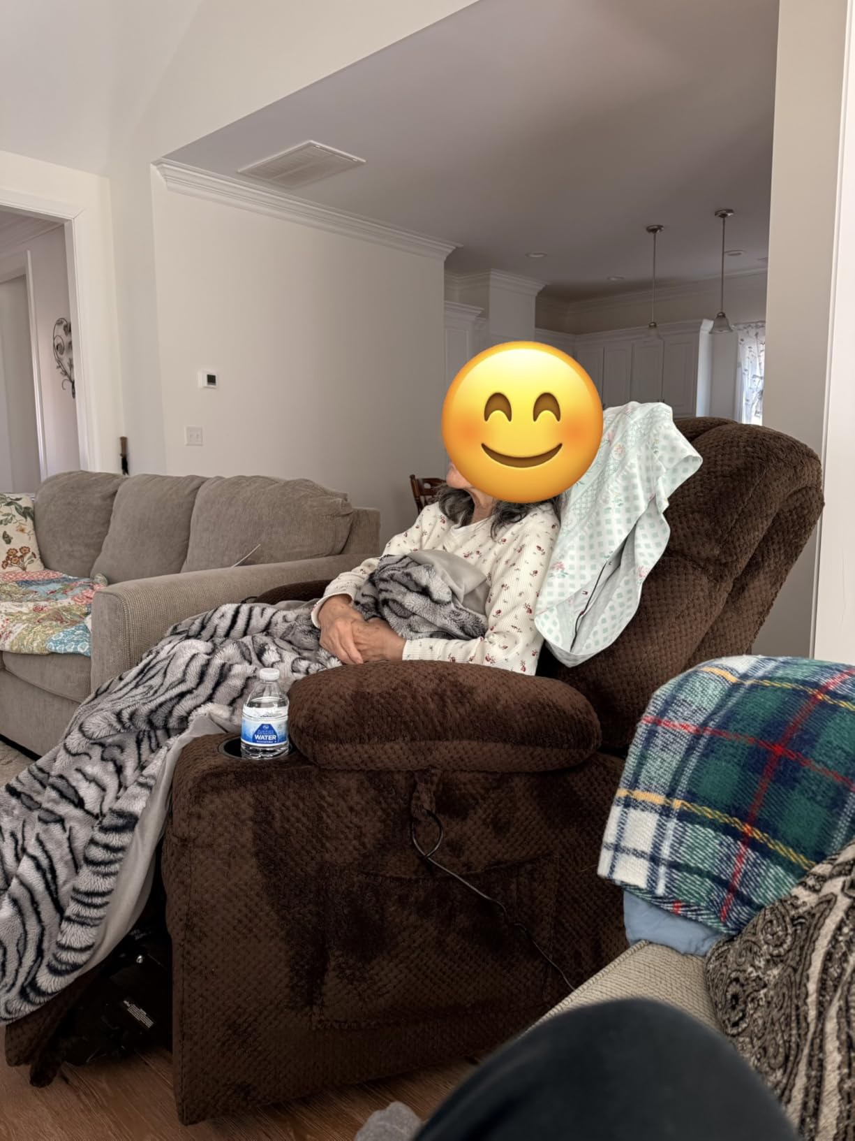 MCombo Dual Motor Power Lift Recliner Chair for Elderly, Massage Heat 7890 | Zero Gravity Lift Chair, Infinite Position, Lay Flat, USB Ports, Cup Holders, FSC, OEKO-TEX, Fabric (Medium, Dark Grey) customer photo 2