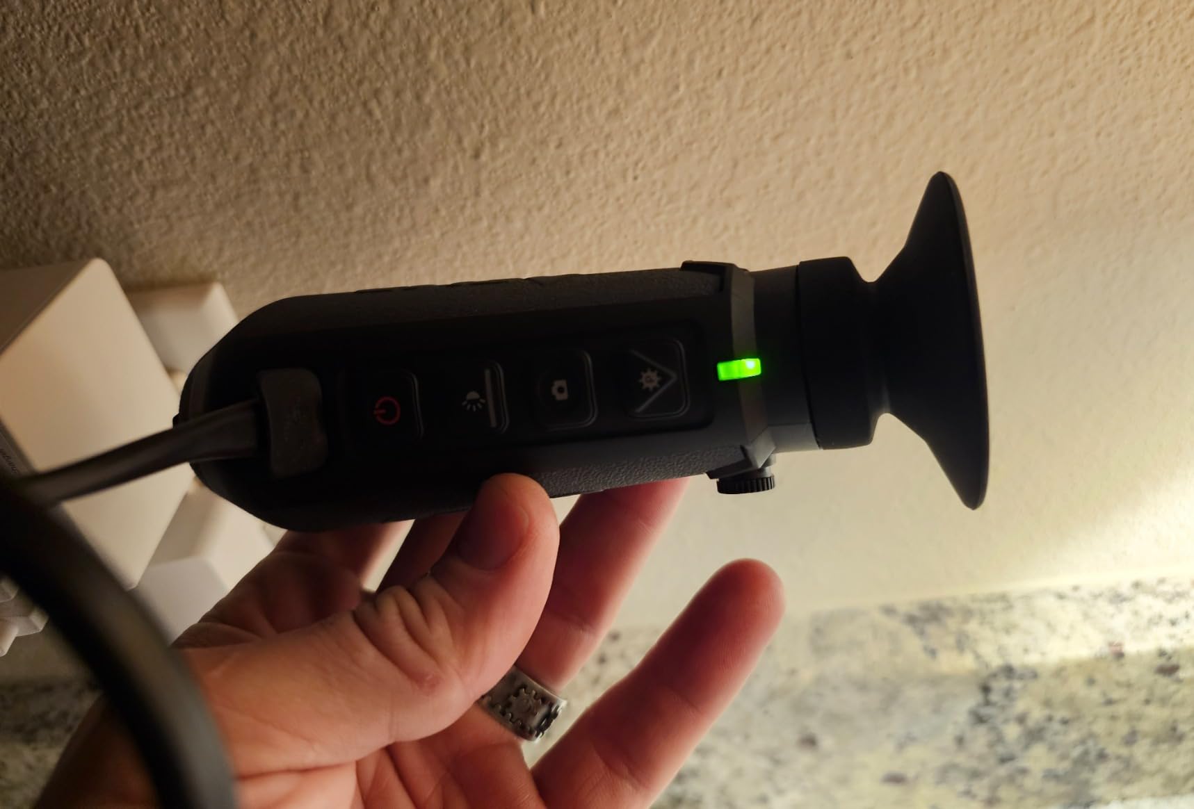 FLIR Scout TKx - Compact Infrared/Thermal Imaging Monocular for Wildlife Viewing, Hunting & Outdoor customer photo 1