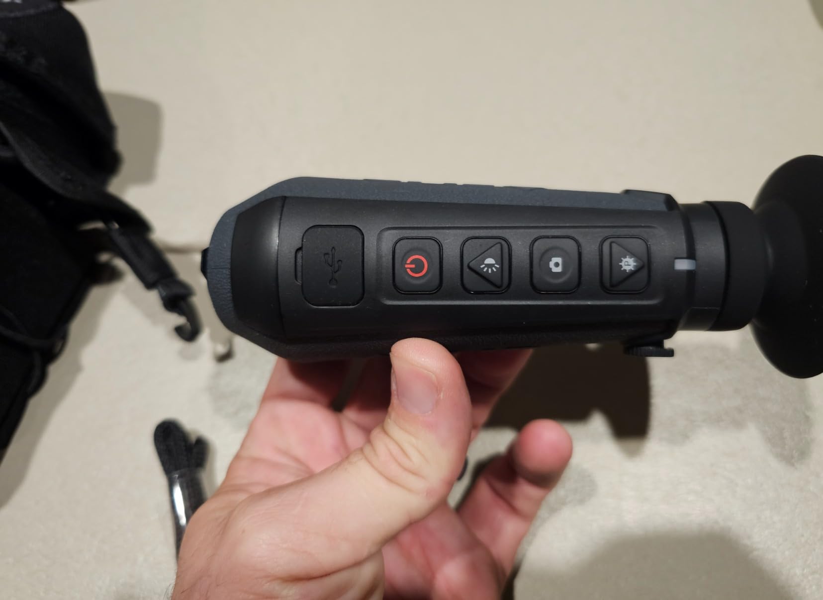 FLIR Scout TKx - Compact Infrared/Thermal Imaging Monocular for Wildlife Viewing, Hunting & Outdoor customer photo 2