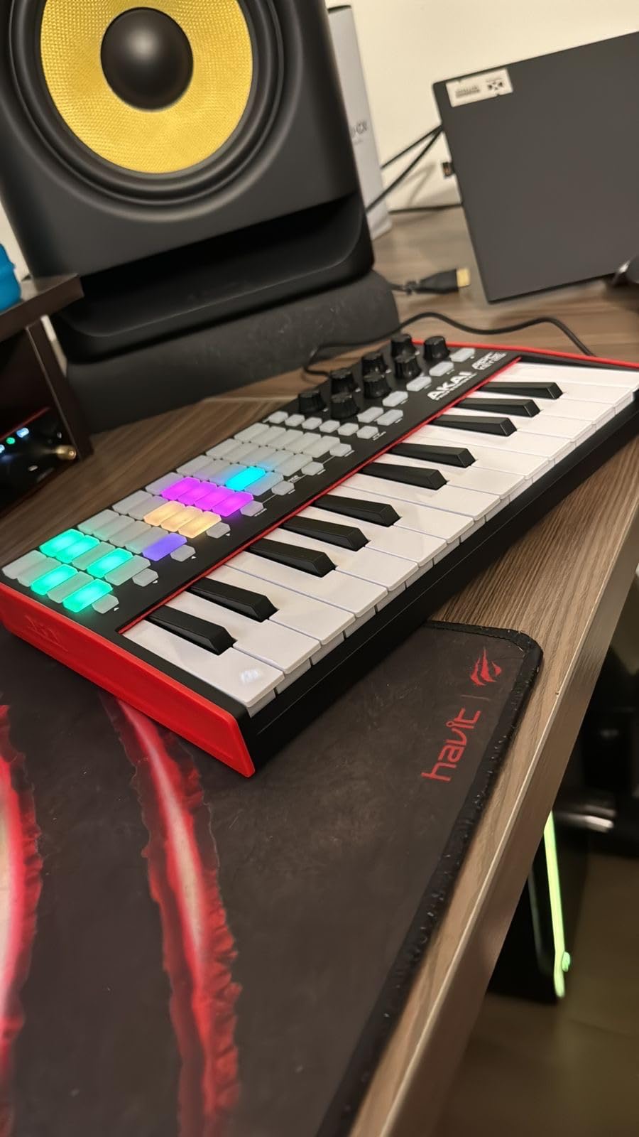 Akai Professional APC Key 25 MK2 25-Key USB MIDI Keyboard Controller | Velocity-Sensitive Mini Keys, 40 RGB Pads, 8 Knobs, 1:1 Mapping for Ableton Live, Live Performance and Music Production customer photo 1