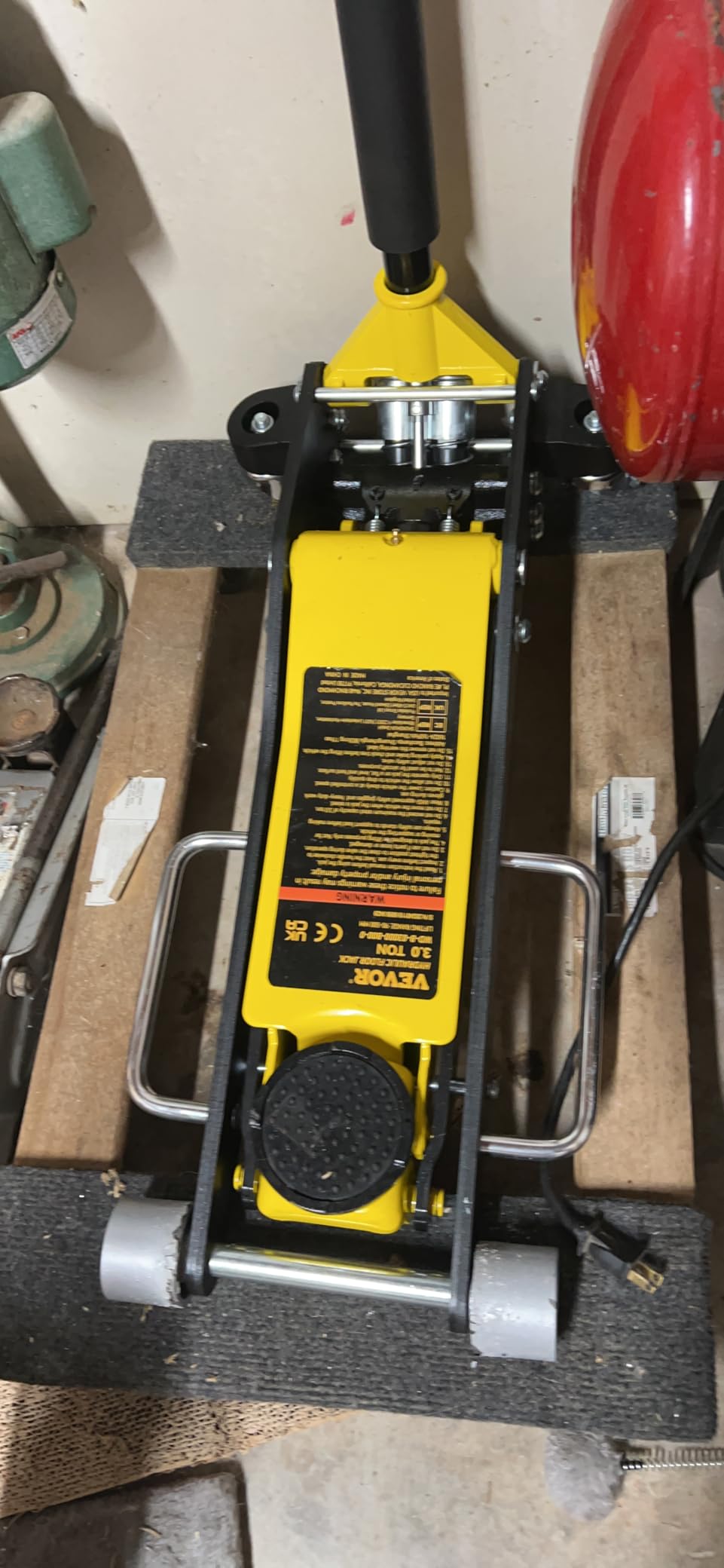 VEVOR 3 Ton Low Profile Aluminum & Steel Racing Floor Jack | Dual Pistons Quick Lift Pump, Sport Utility Vehicle, Lifting Range 3-6/11