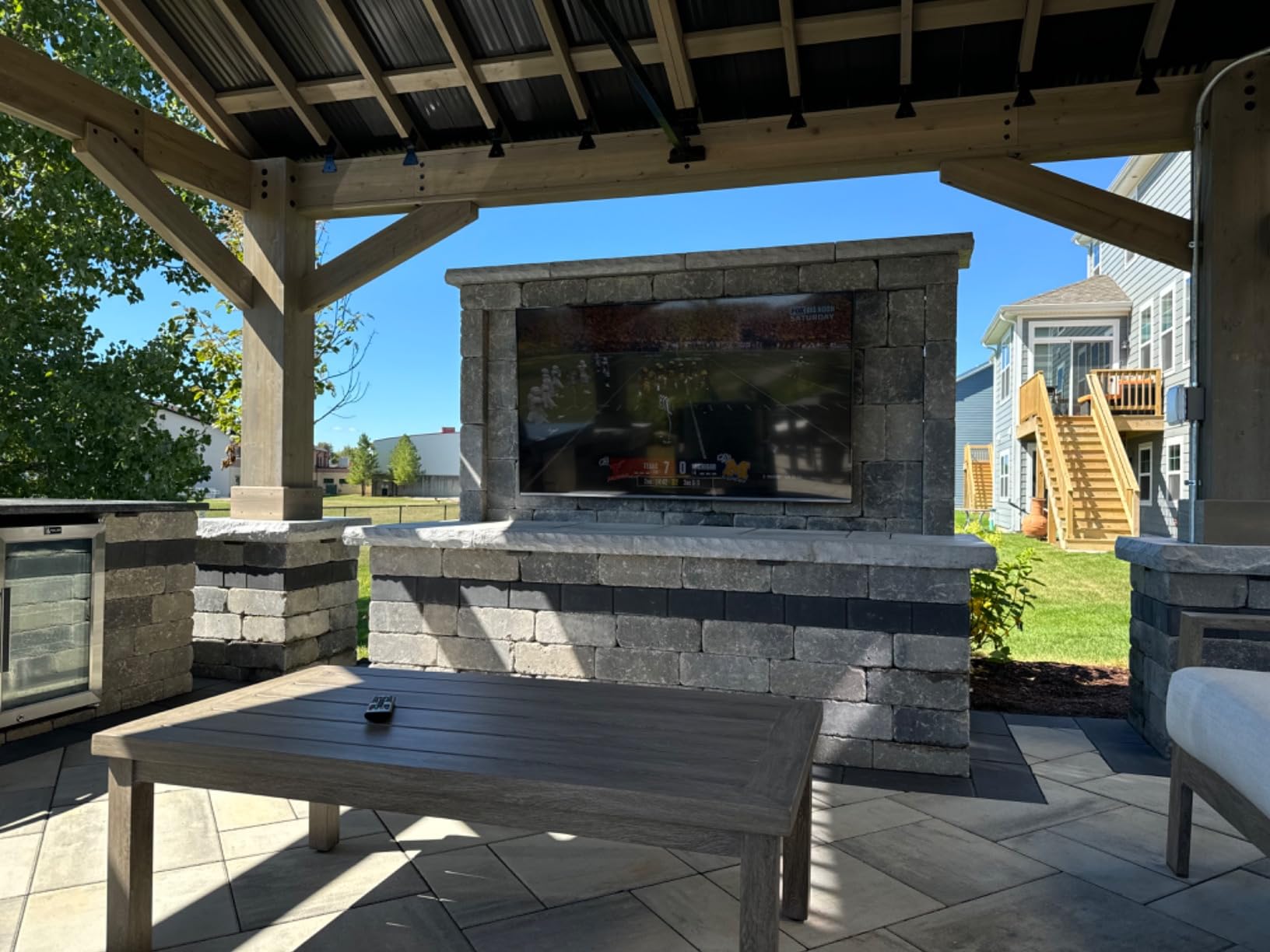 USX STAR Outdoor TV Wall Mount Full Motion for 65 70 75 85 86 90 Inch TVs | Weatherproof for 47-90