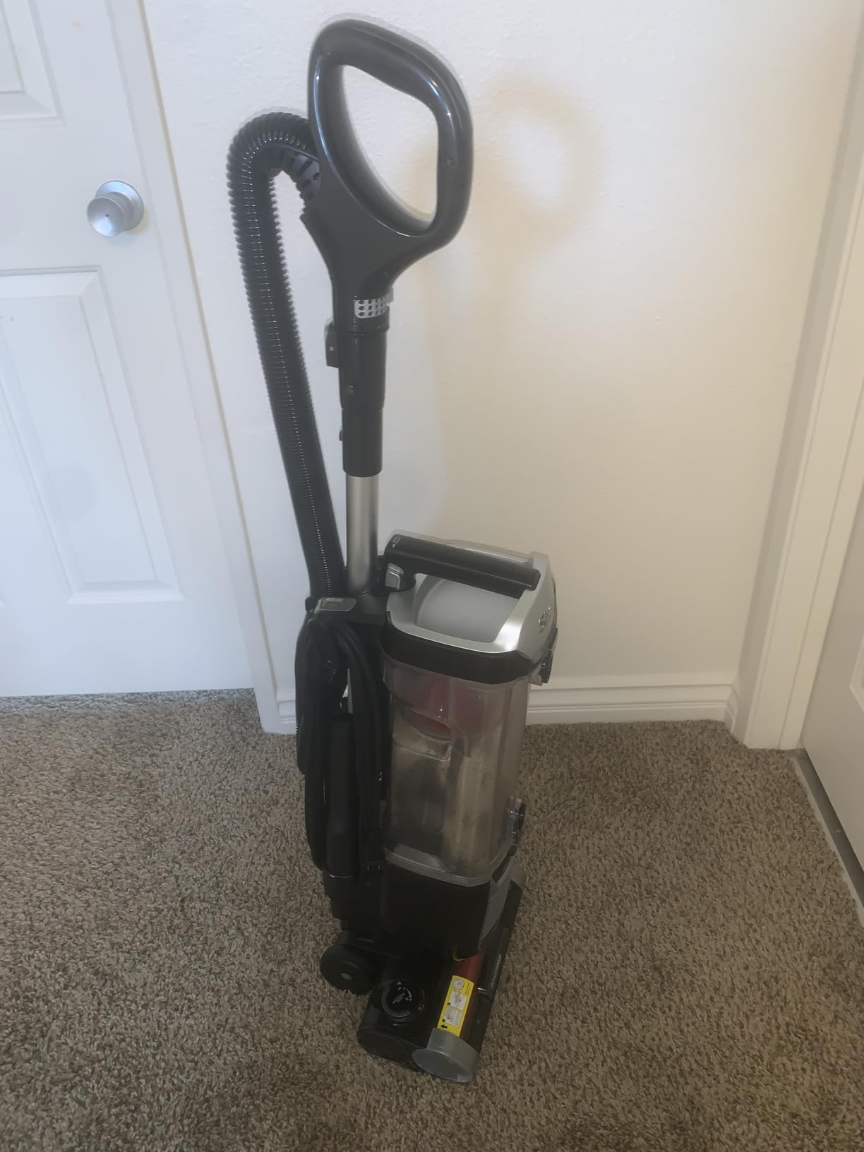 Shark ZU102 Rotator Pet Upright Vacuum with PowerFins HairPro & Odor Neutralizer Technology, Charcoal, 2.9 L Dust Cup | PowerFins HairPro, Odor Neutralizer, HEPA Seal, 3XL Dust Cup, 12-Ft Reach, Swivel Steering, Crevice and Pet Tool customer photo 2