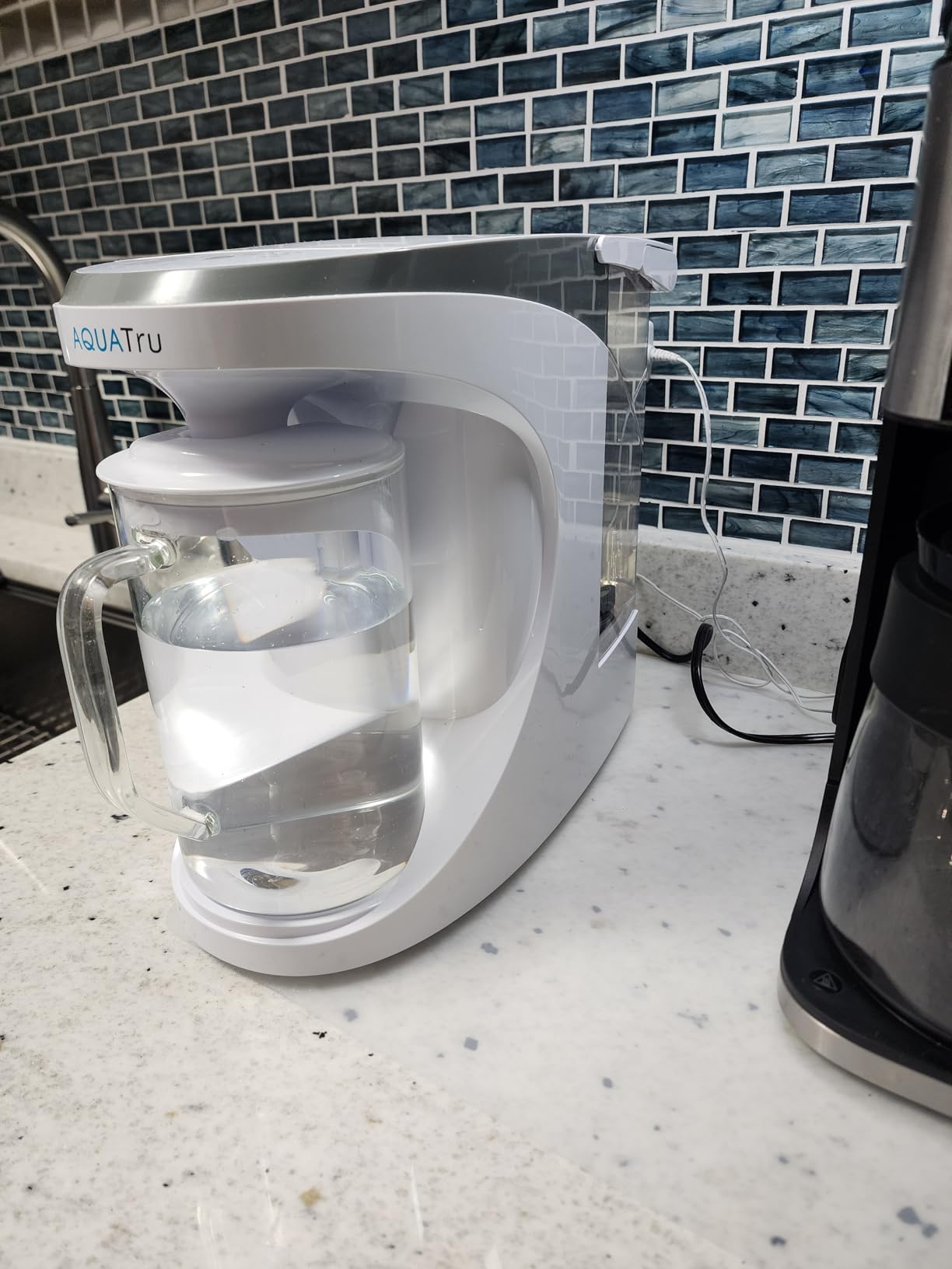 AquaTru Glass Carafe | Countertop Reverse Osmosis Water Filter Countertop RO System Water Purifier | 4 Stage Reverse Osmosis Filtration | Removes 84 Contaminants Like PFOA + PFOS, Lead, Microplastics customer photo 2