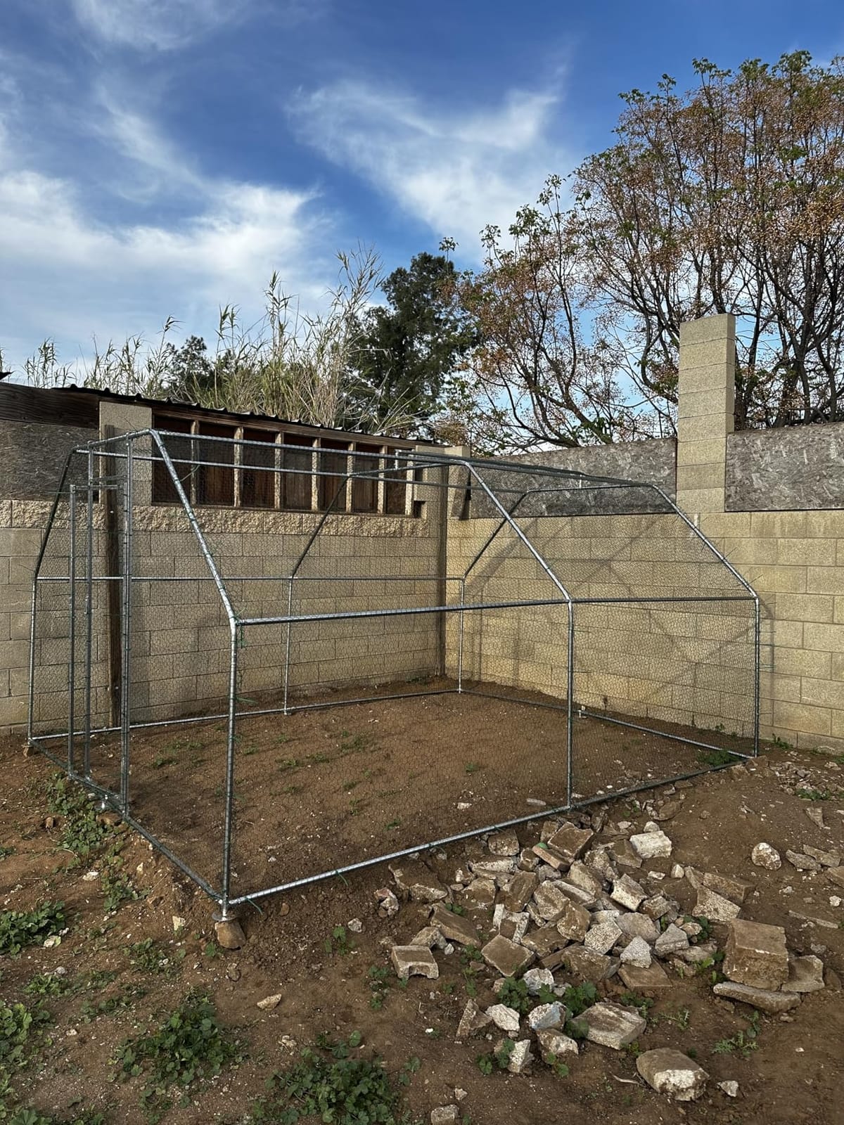 CHIKENCOOP 9.8 x 6.5 x 6.5 ft Metal Chicken Coop, Chicken Run with Cover | Walk-in outdoor enclosure with waterproof UV-resistant cover, reinforced frame, and 47 x 40 in eucalyptus perch customer photo 2