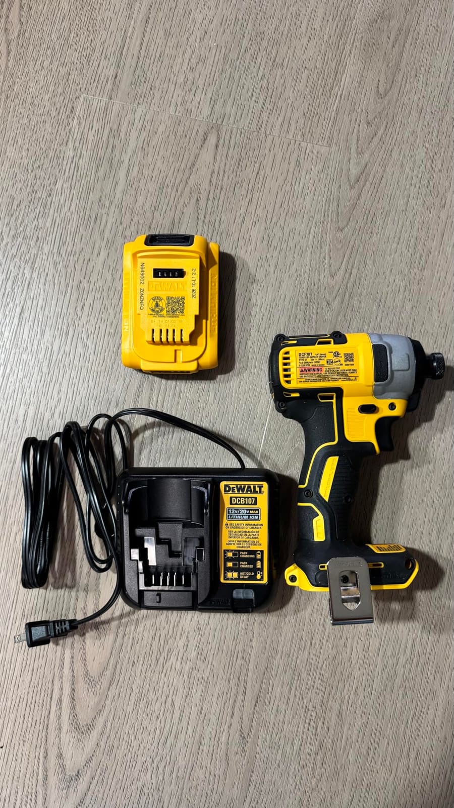 DEWALT 20V MAX Impact Driver, 1/4 Inch, Battery and Charger Included (DCF787D1) customer photo 1