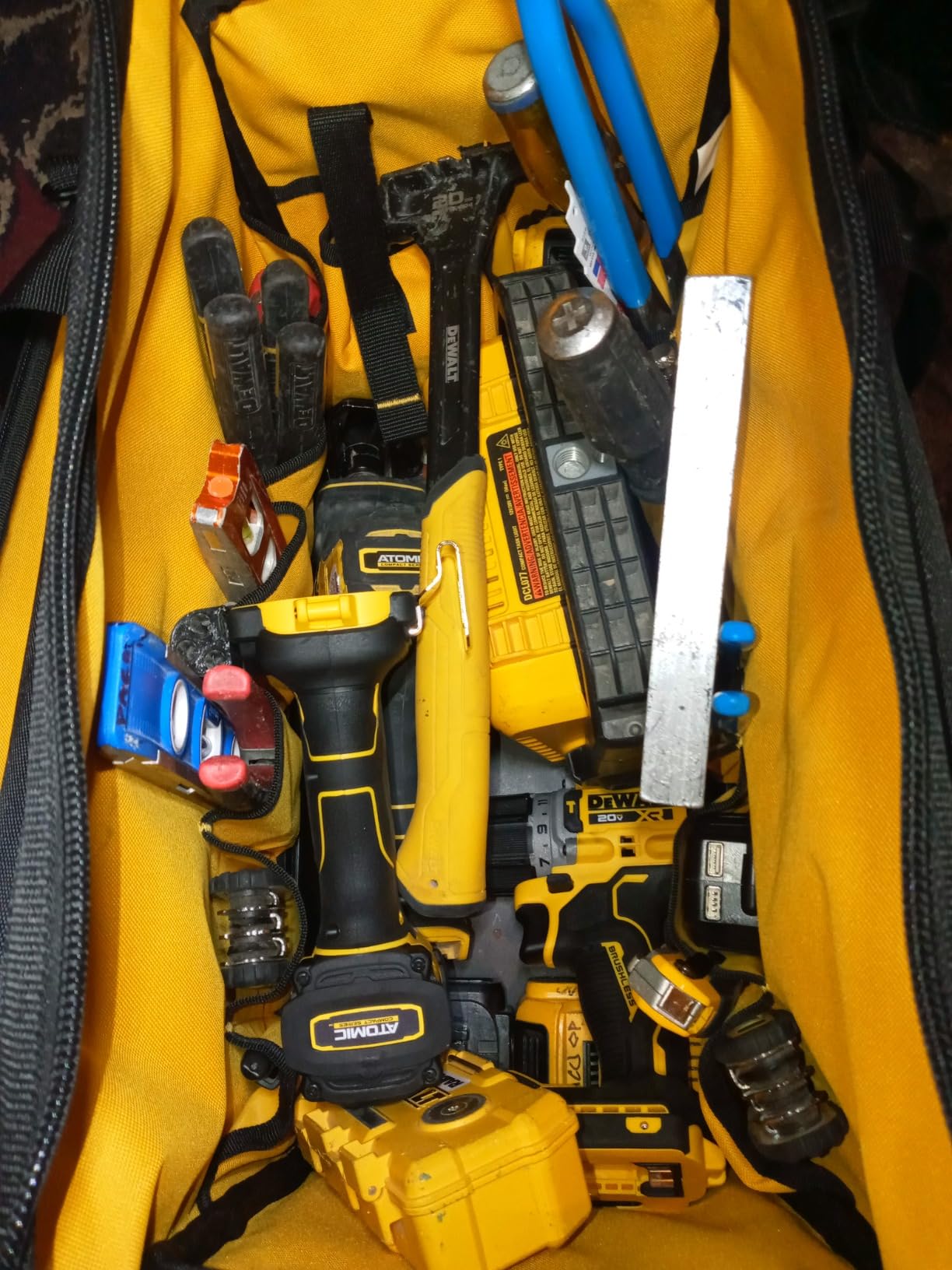 DEWALT Tool Bag, Water Resistant, Hard Bottom, 20-inch, Professional Tool Tote with Organization (DWST560104) customer photo 1