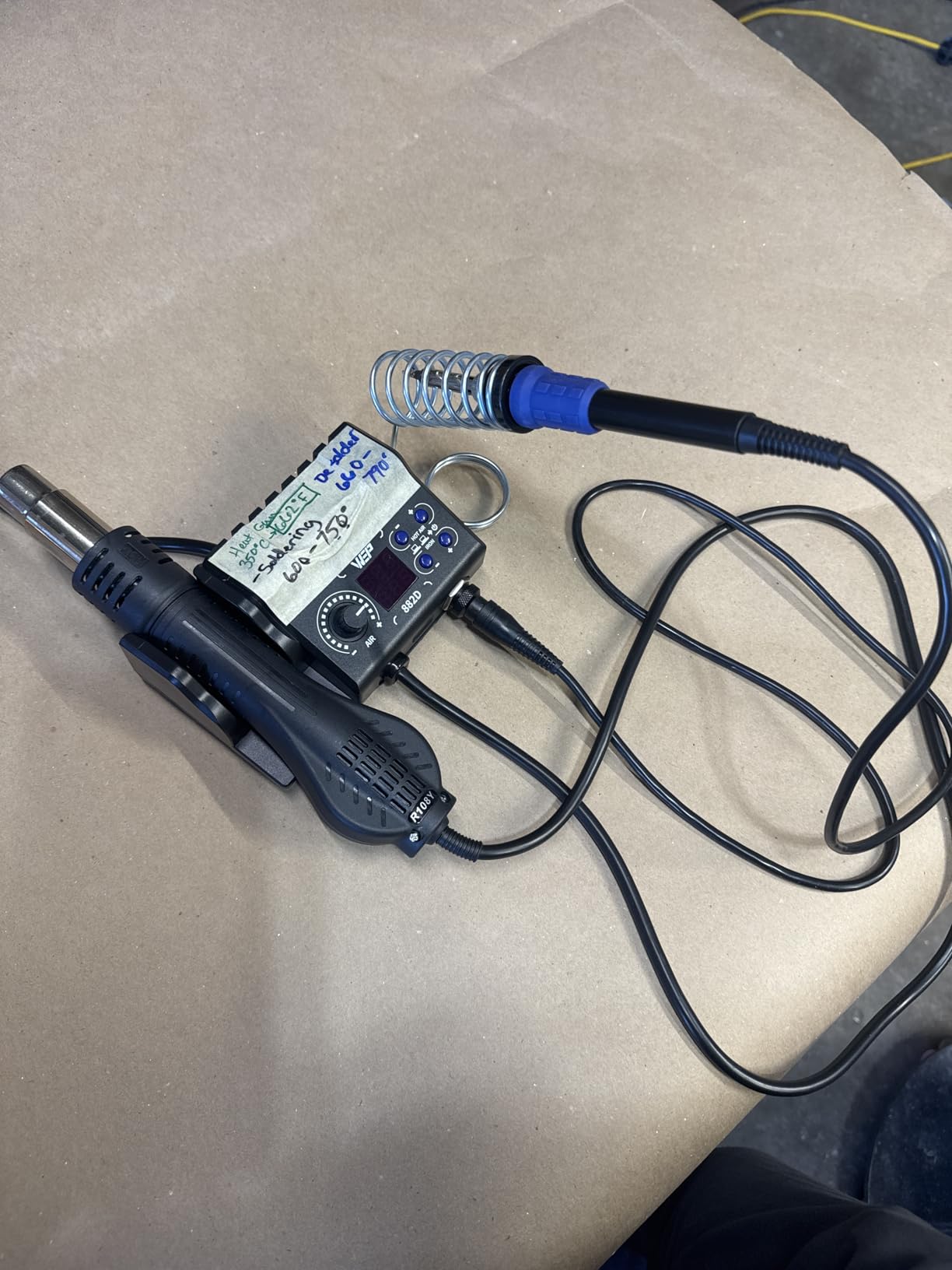 WEP 882D Soldering Iron Station 2-IN-1 SMD Hot Air Rework Station with 2 Spools of Solder Wire, 5 Soldering Tips, 3 Hot Air Nozzles, Brass Wool Tip Cleaner, Tweezers, Desoldering pump customer photo 2