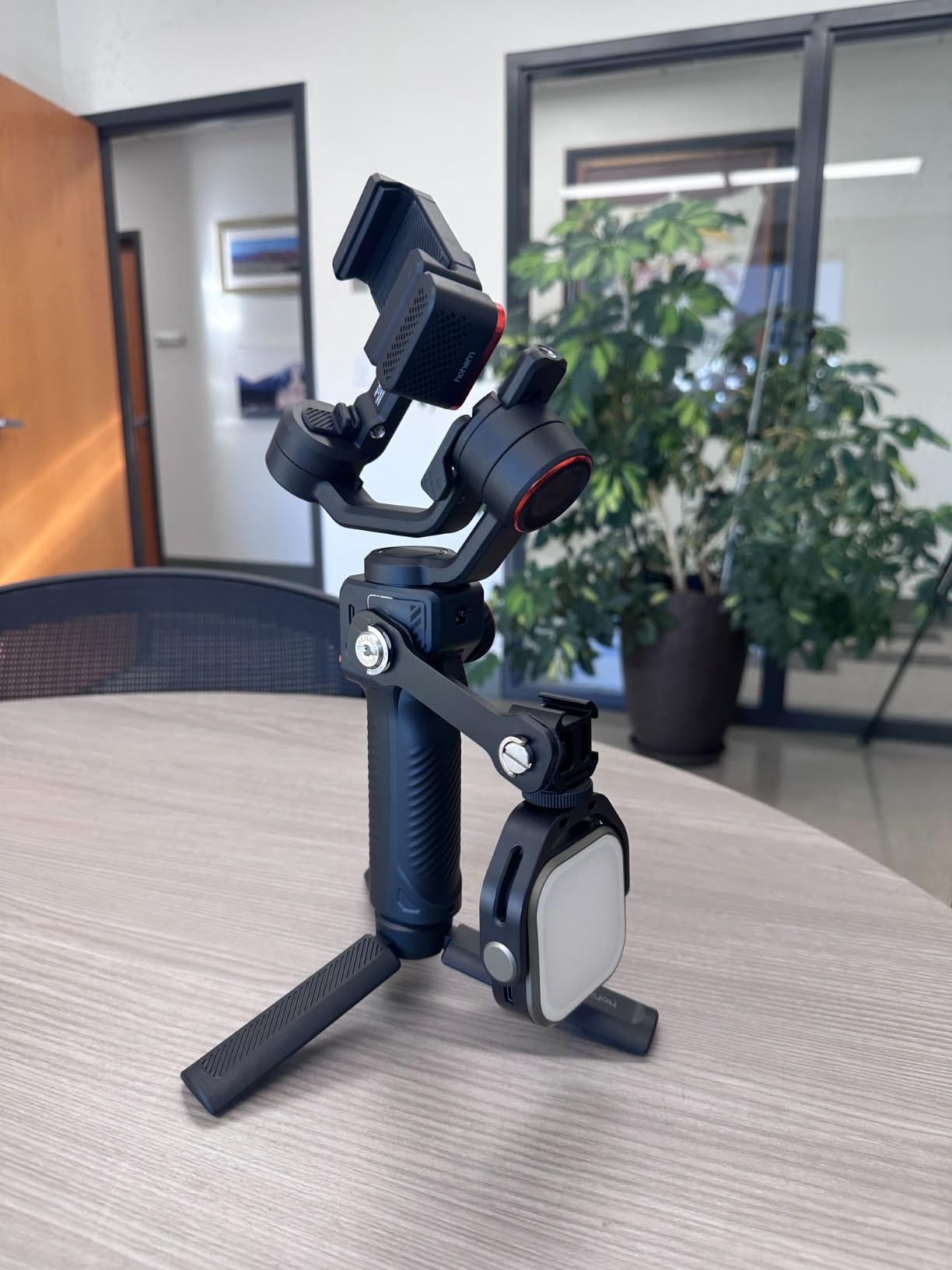 Hohem iSteady M6 Kit Gimbal Stabilizer for iPhone & Android, 3-Axis Gimbal | AI Tracking, Magnetic Fill Light, 0.91-inch OLED Display, 400g Max Payload, 360° Inception Mode, 18h Battery customer photo 1