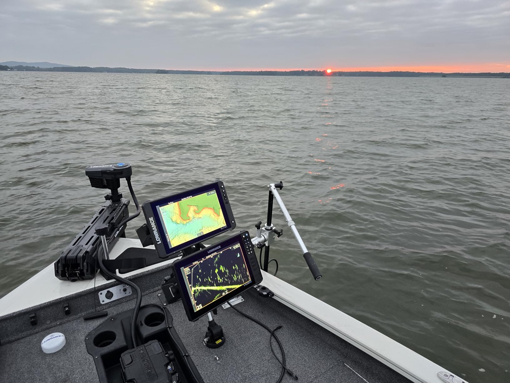 Lowrance HDS PRO Fishfinder/Chartplotter with Smartphone Integration and Preloaded C-MAP U.S. & Canada Charts (12