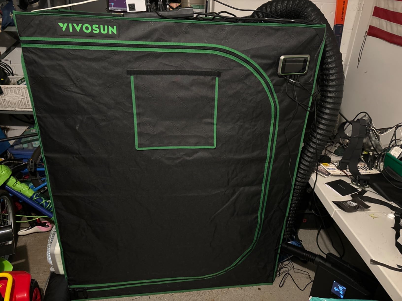 VIVOSUN Smart Grow Tent Kit 4x4, 4-Plant WiFi-Integrated Grow System including 400W Full Spectrum LED Grow Light, Automatic Control GrowHub E42A+, Efficient Ventilation System customer photo 1