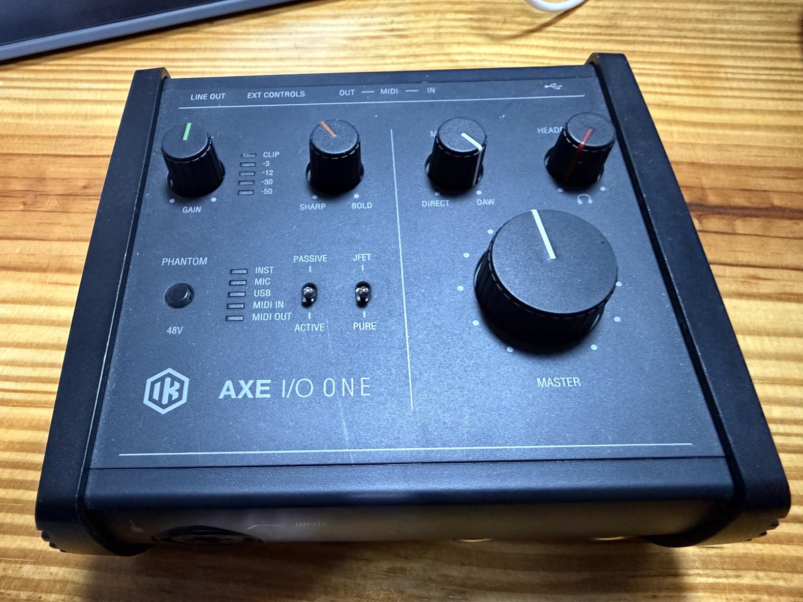 IK Multimedia AXE I/O One - Professional USB Audio Interface with Z-TONE advanced guitar tone shaping, AmpliTube and TONEX software included, high-resolution recording studio equipment customer photo 1
