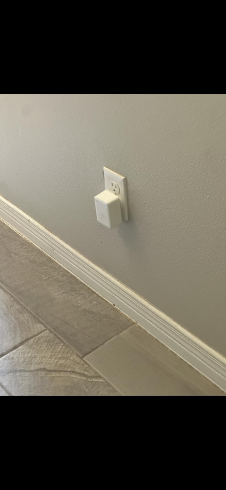 Tapo Smart Hub with Built-in Chime, REQUIRES 2.4GHz Wi-Fi, Reliable Long-Range Connections with Tapo Sensors, Sub-1G Low-Power Wireless protocol, Connect up to 64 smart devices (H100) customer photo 2