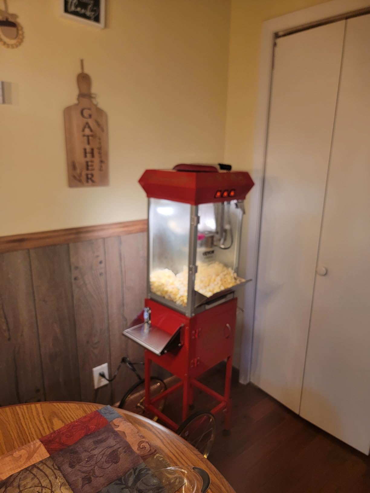 VEVOR Commercial Popcorn Machine, 8 Oz Kettle, 850 W Popcorn Maker on Wheels for 48 Cups per Batch, Theater Style Popper with 3-Switch Control Steel Frame Tempered Glass Doors Cart 1 Scoop 2 Spoons customer photo 1