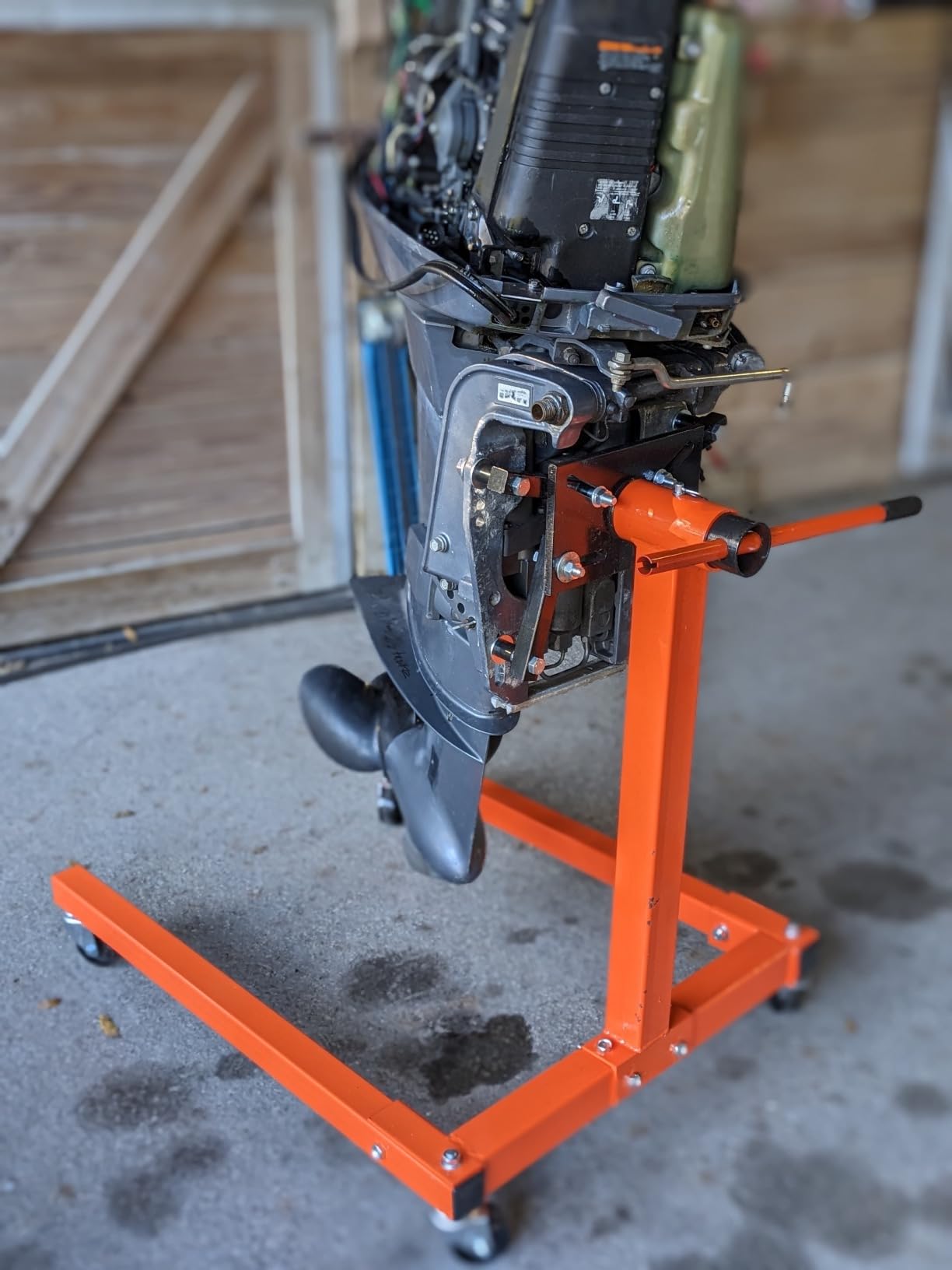 VEVOR Engine Stand, 1300 lbs (3/5 Ton) Rotating Engine Motor Stand with 360 Degree Adjustable Head, Cast Iron Motor Hoist Dolly, 4-Caster, 4 Adjustable Arms, for Vehicle Maintenance, Auto Repair customer photo 2