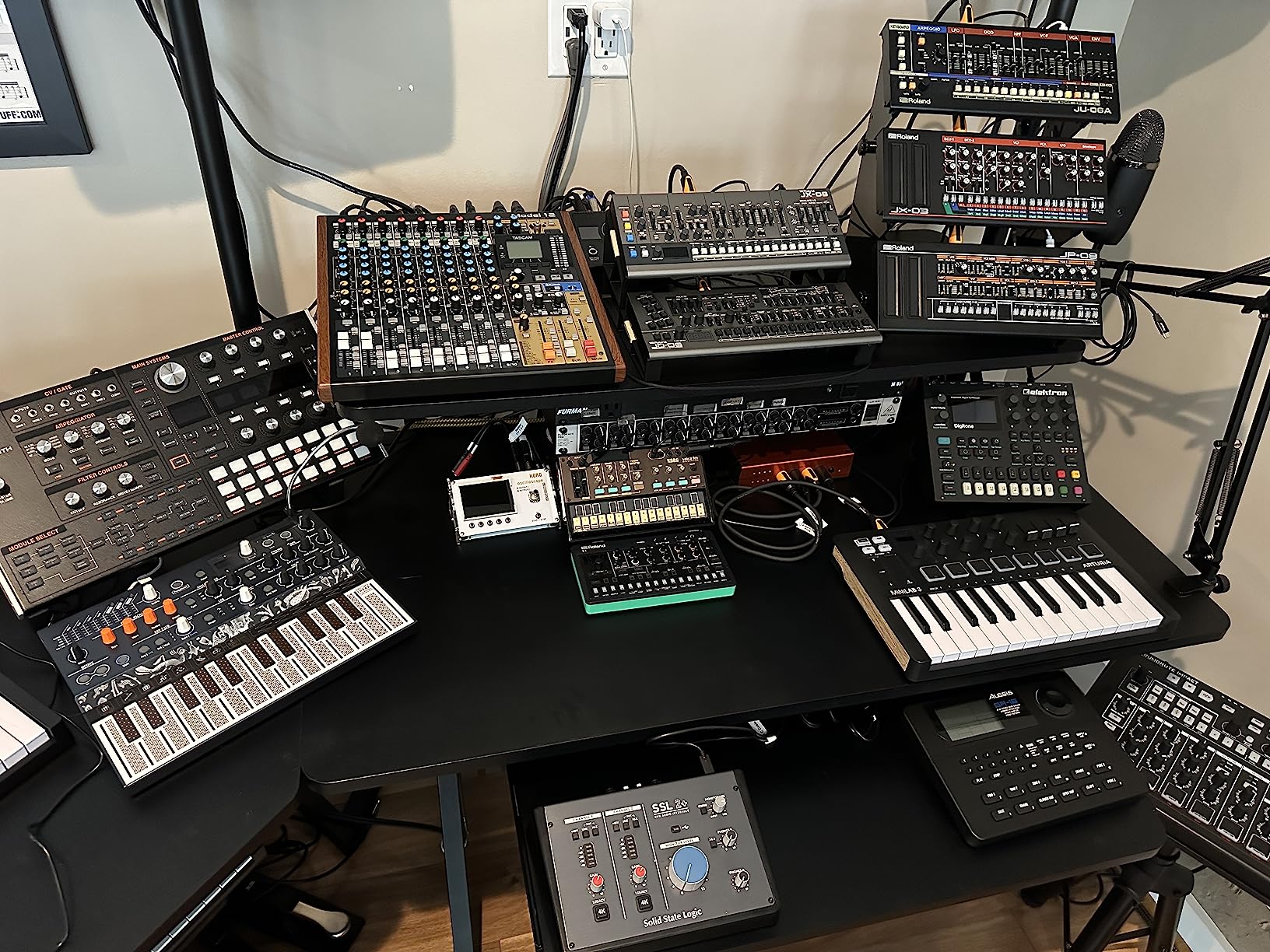 Roland AIRA Compact S-1 Tweak Synth | Ultra-Portable Micro Polysynth with Advanced Tools | D-Motion Sound Control customer photo 1