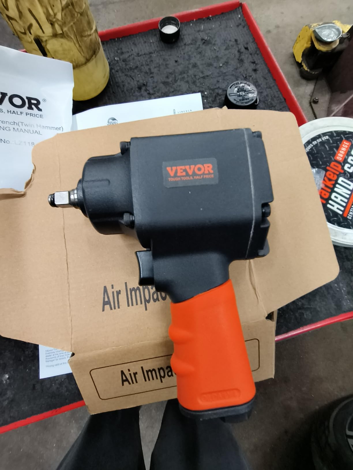 VEVOR 1/2-Inch Air Impact Wrench - High Torque 1400 ft-lbs - Lightweight 4.6 lb - Includes 11-Piece CR-V Steel Impact Socket Set & Carrying Case customer photo 1