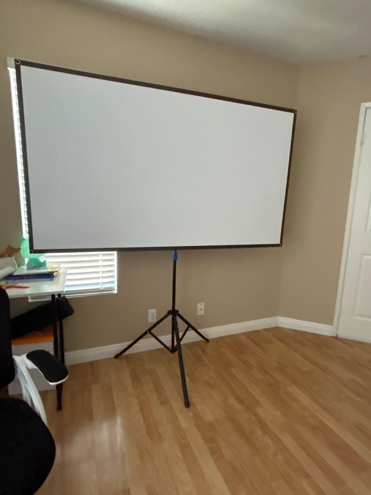 Projector Screen with Stand, 80 Inch Portable Projector Screen Outdoor Indoor, 1.5 Gain ALR Projection Screen, Anti Light, 4K Ultra HD 16:9 Outdoor Movie PVC Screen for Movie Night (Grey Screen) customer photo 1
