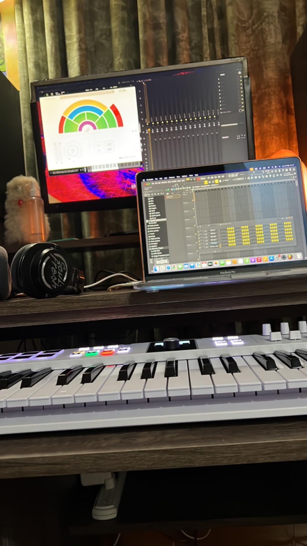 Arturia KeyLab Essential mk3 - 49 Key USB MIDI Keyboard Controller with Analog Lab V Software Included | 49 Velocity-Sensitive Keys with Aftertouch, 9 Encoders, 9 Faders, 8 Pads customer photo 2