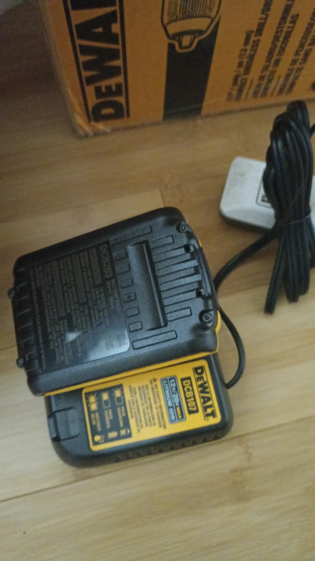 DEWALT 20V MAX Cordless Drill Driver Set, Electric Drill, Brushless 1/2 In 2 Speed, 2.0 Ah Battery and Charger Included, LED Light (DCD777D1) customer photo 1