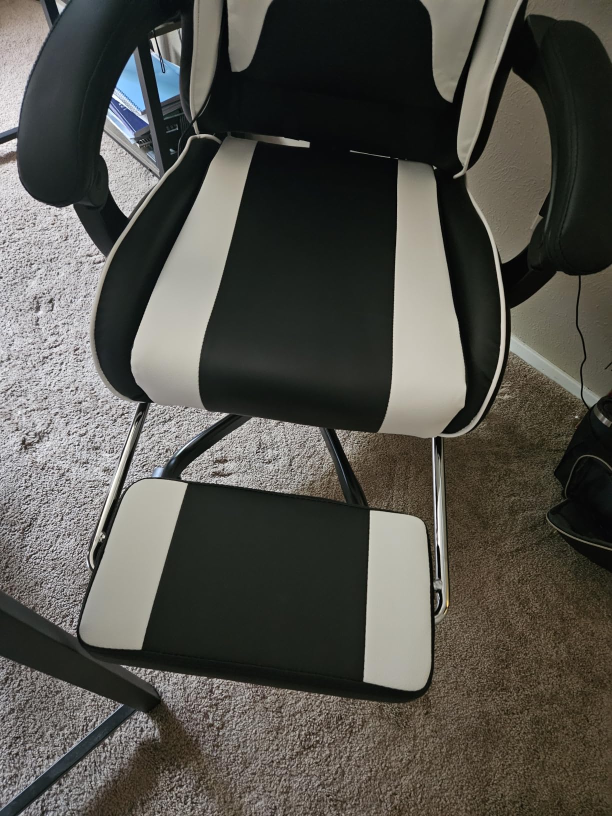 Homall Gaming Chair, Video Game Chair with Footrest and Massage Lumbar Support, Ergonomic Computer Chair Height Adjustable with Swivel Seat and Headrest (White) customer photo 1