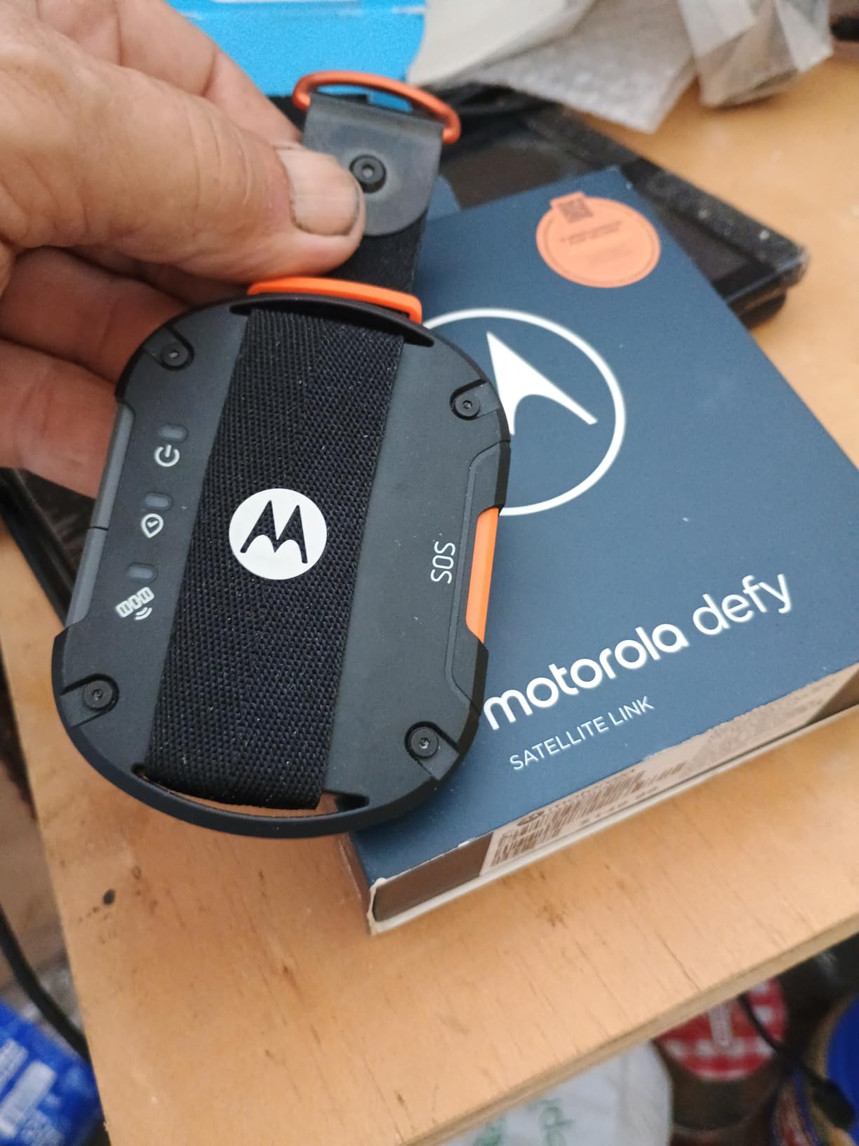 Motorola Defy Satellite Link - Rugged Handheld GPS Communicator, Two-Way Global SMS Text Messenger, Emergency SOS Alerting - Android iOS Compatible customer photo 2