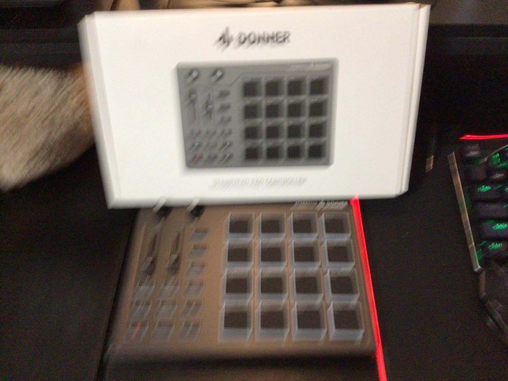 Donner MIDI Pad Beat Maker Machine Professional, Drum Machine with 16 Beat Pads, 2 Assignable Fader & Knobs and Music Production Software, USB MIDI Controller with 40 Courses, STARRYPAD customer photo 2