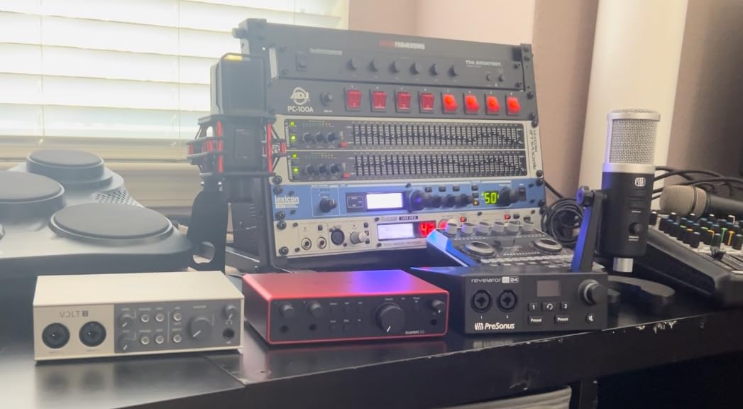 Focusrite Scarlett 2i2 4th Gen USB Audio Interface for Recording, Songwriting, Streaming and Podcasting - High-Fidelity, Studio Quality Recording, and All the Software You Need to Record | 2 Mic Preamps, 2 Hi-Z Instrument Inputs, 24-Bit/192kHz, 120dB Dynamic Range, Auto Gain, Clip Safe, Air Modes customer photo 2
