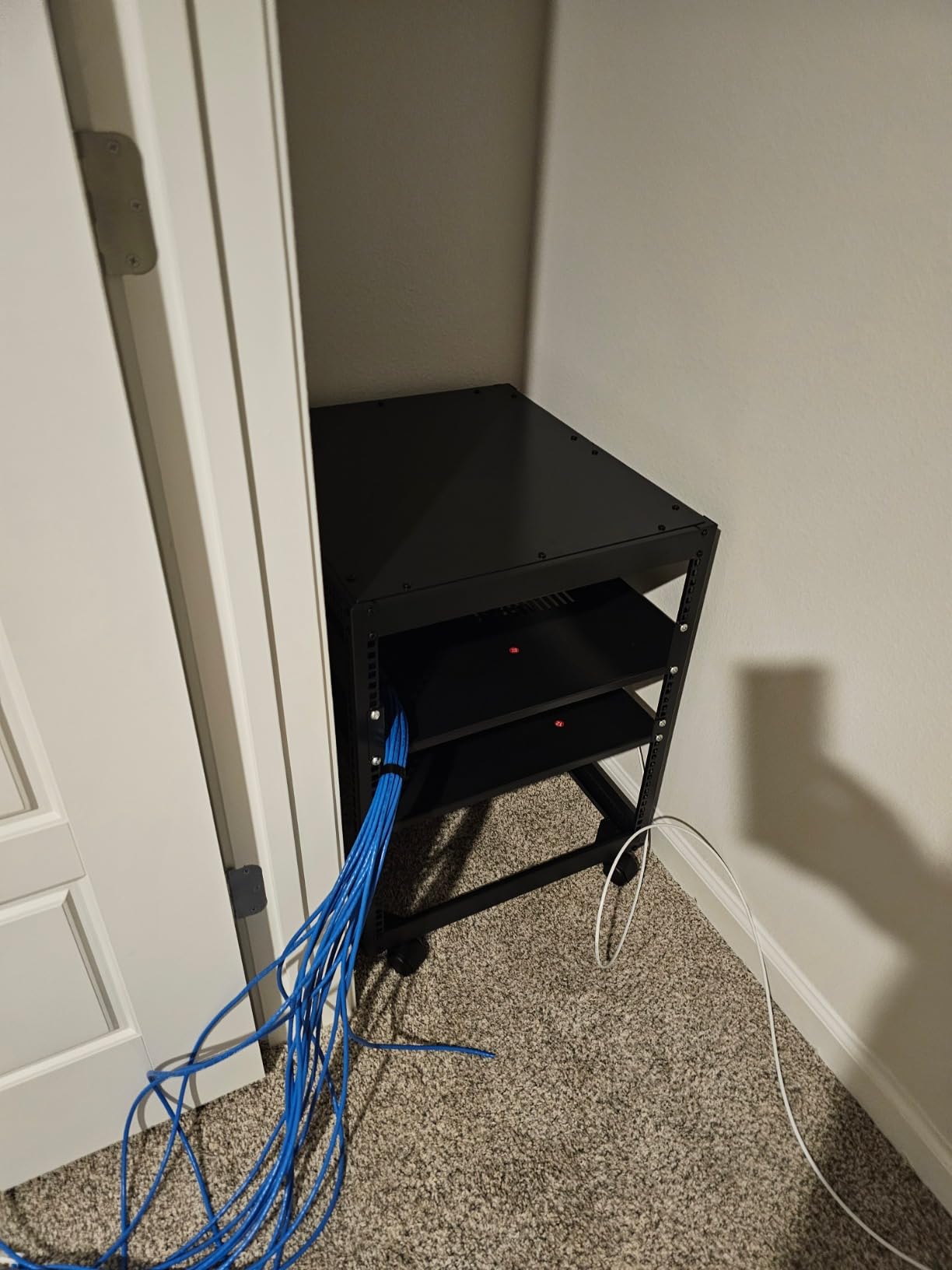 VEVOR 12U Open Frame Server Rack, 23-40 in Adjustable Depth, Free Standing or Wall Mount Network Server Rack, 4 Post AV Rack with Casters, Holds All Your Networking IT Equipment AV Gear Router Modem customer photo 1