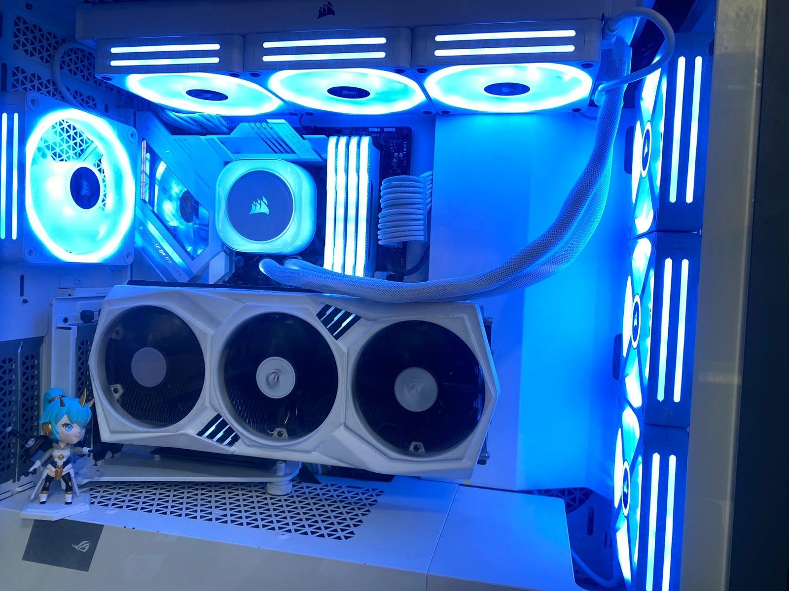 iCUE Link H115i RGB Liquid CPU Cooler - 280mm AIO - QX140 RGB Fans - Fits Intel LGA 1700, AMD AM5 - iCUE Link System Hub Included - Black customer photo 1