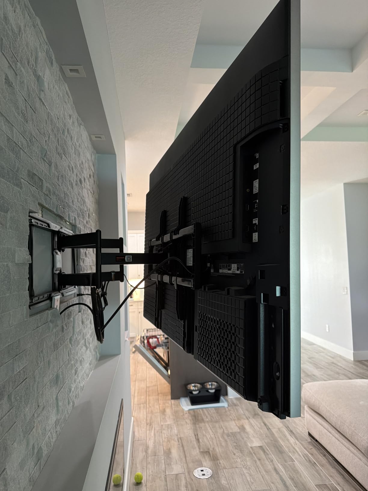 Perlegear Full Motion TV Wall Mount for 42-90 inch TVs up to 150 lbs | UL Listed TV Mount with Pre-Assembled Design, Tool-Free Tilt, Swivel, Extension, VESA 600 x 400mm, 16