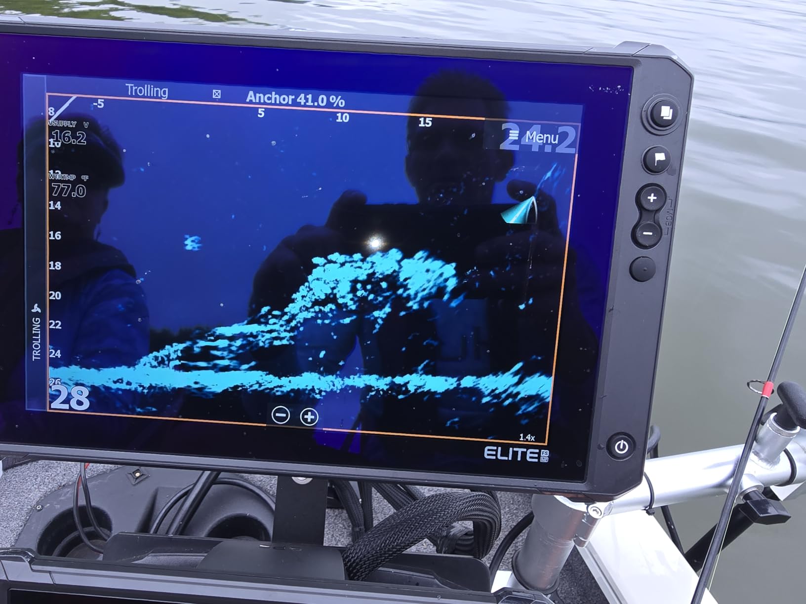 Lowrance HDS PRO Fishfinder/Chartplotter with Smartphone Integration and Preloaded C-MAP U.S. & Canada Charts customer photo 1