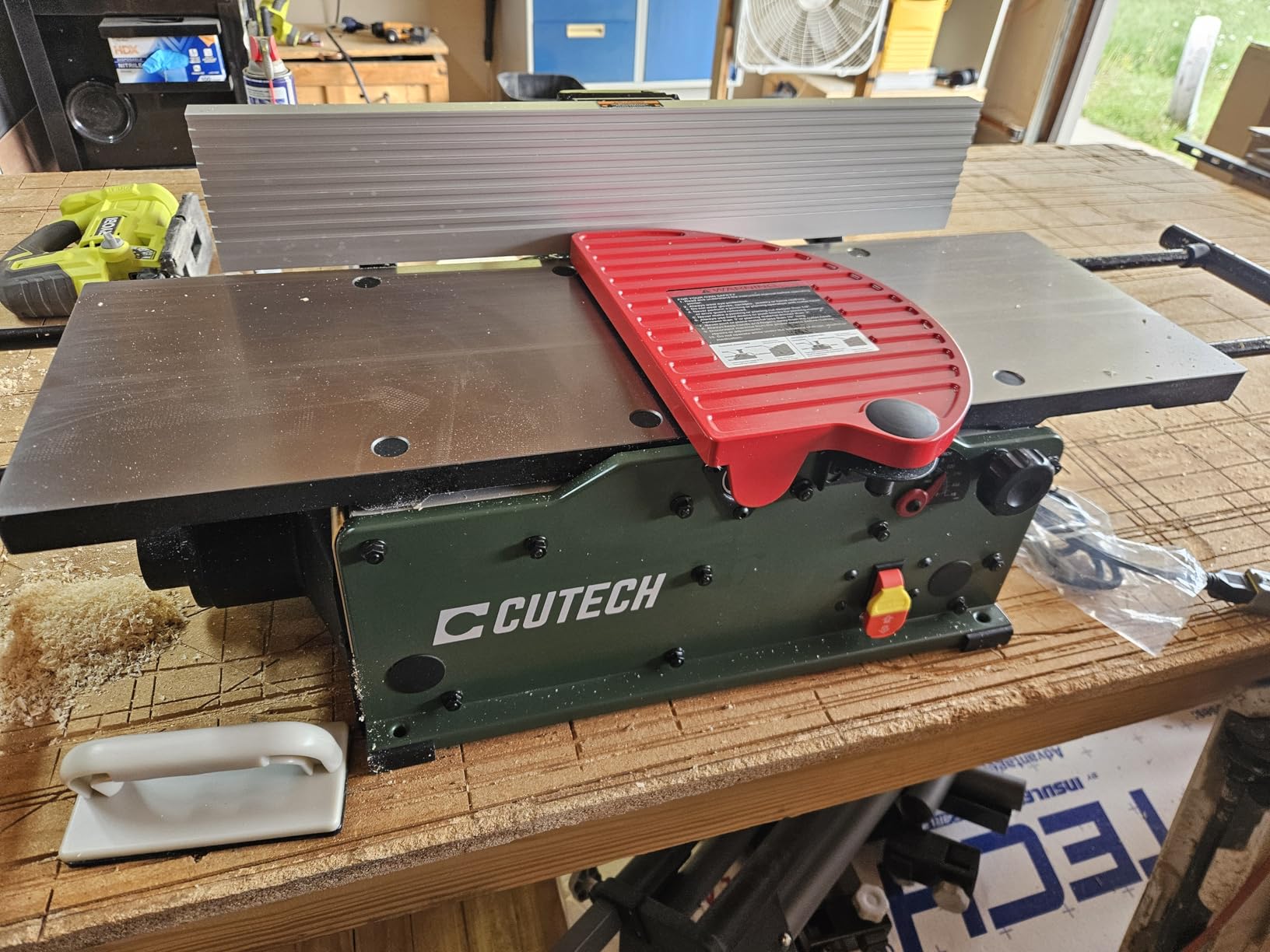 Cutech 401100HI 10-Inch Spiral Cutterhead Benchtop Jointer with Cast Iron Tables, 20 TC Inserts, Extra Long 24