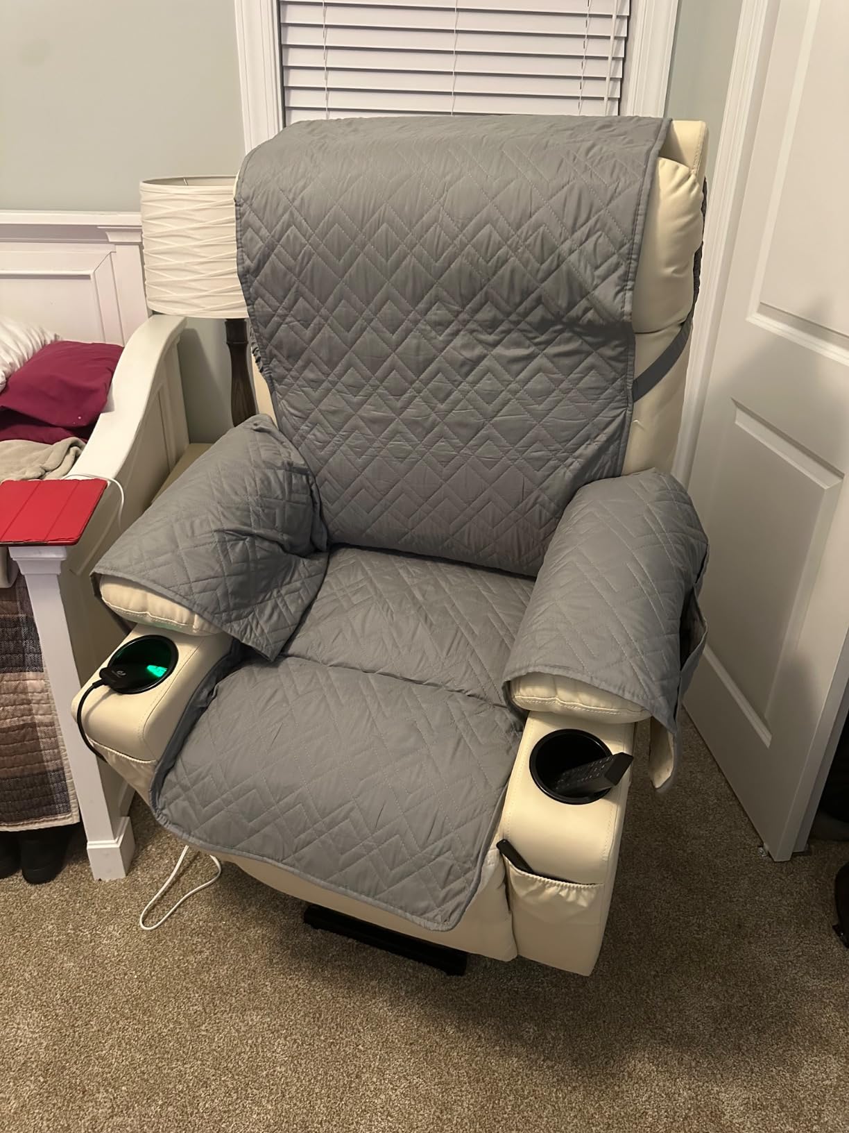 MCombo Small Power Lift Recliner Chair with Adjustable Power Headrest 7111 | For Petite Elderly, Lumbar & Seat Heating and Massage, Charging Ports, Faux Leather, FSC Certified, Easy No-tool Assembly customer photo 1
