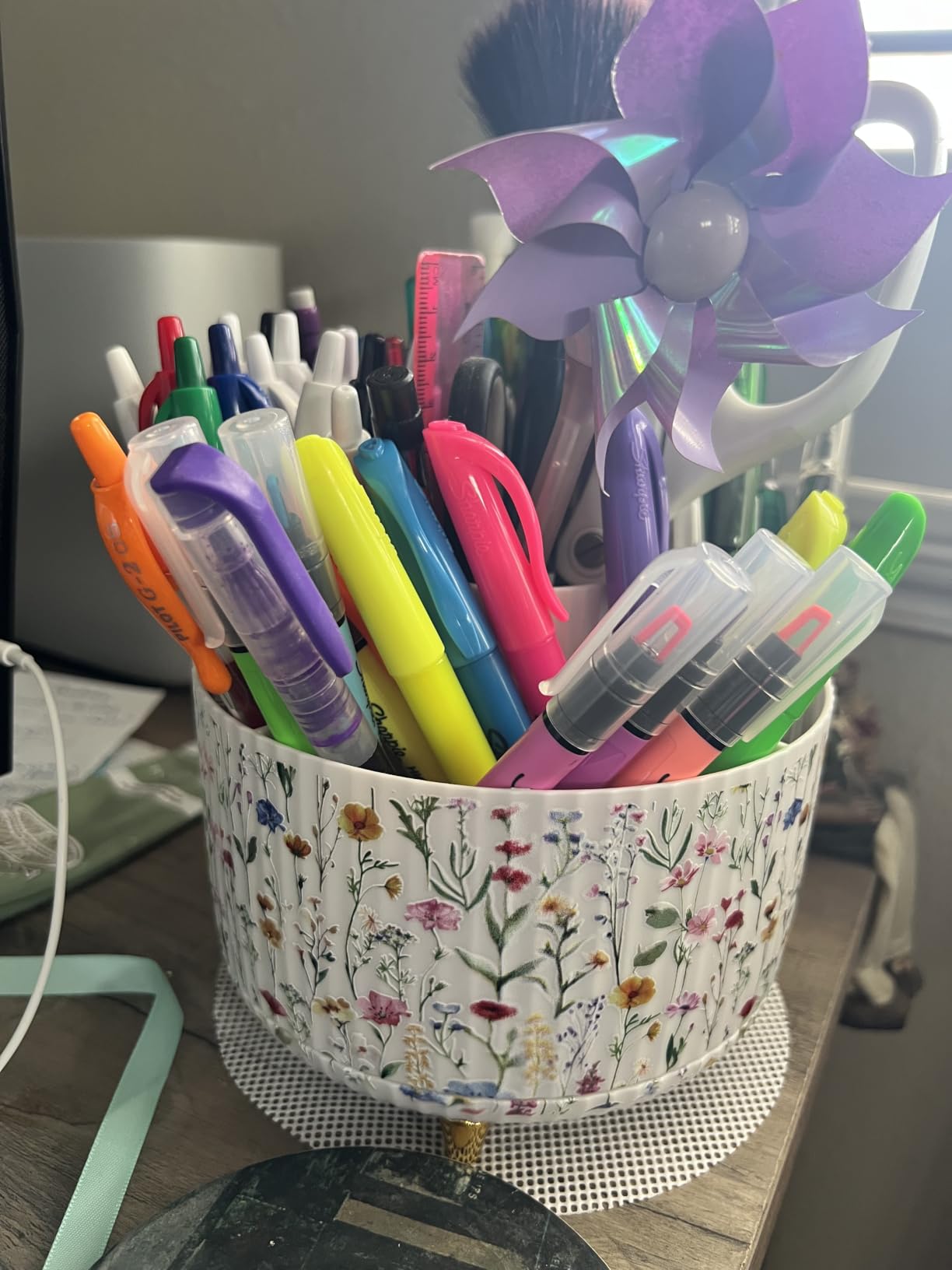 SKYDUE 360 Rotating Plastic Desk Pen Organizer with 5 Slots, Dual-Purpose Art Supply Pencil Cup customer photo 2