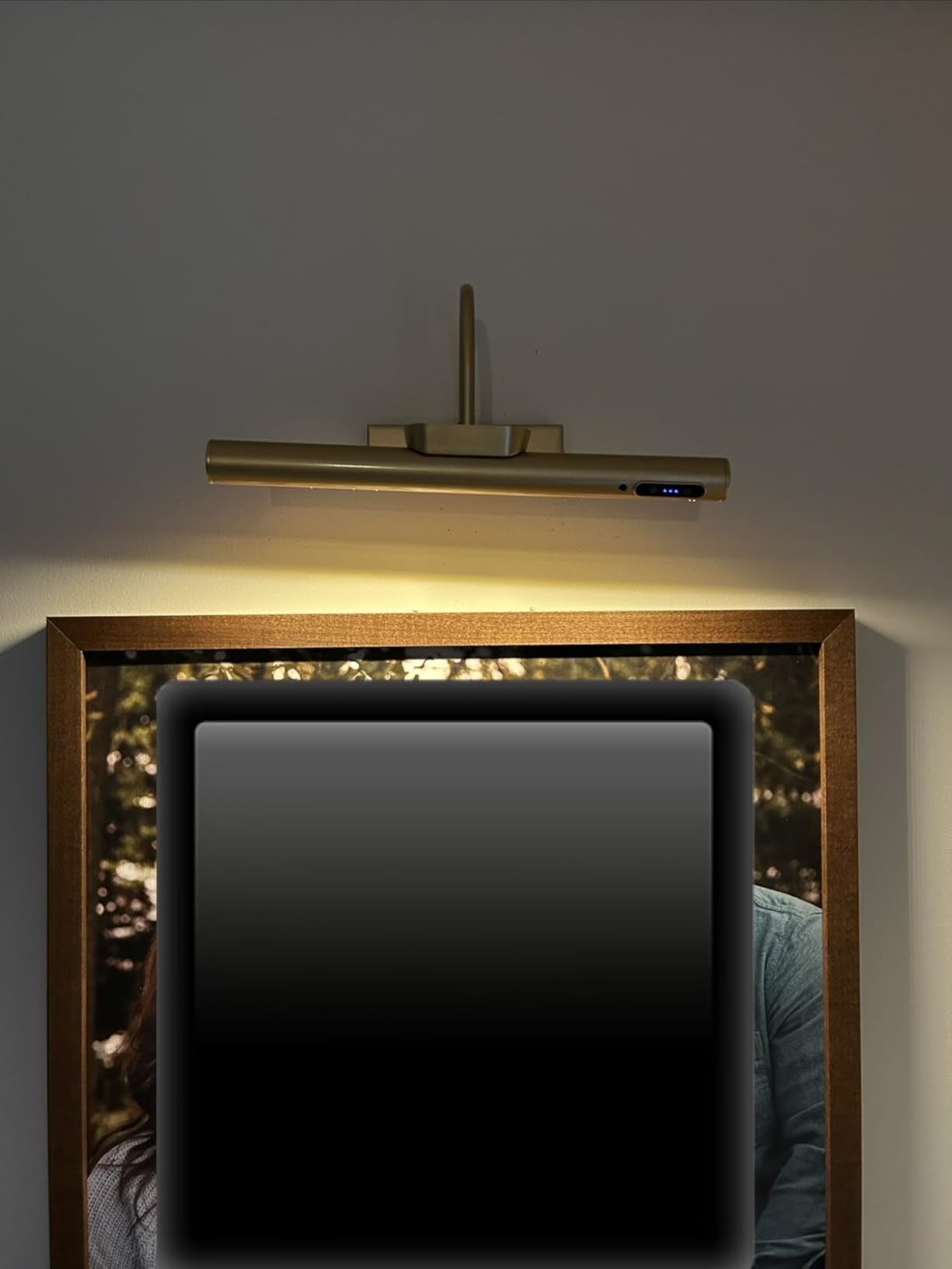 LYTARA Dimmable Cordless Picture Light with Controller and Timer, Rechargeable 5000mAh Battery Wall Sconce for Wall Pictures, Gallery Artwork, Paintings, Portraits, Dartboards (Gold) customer photo 2