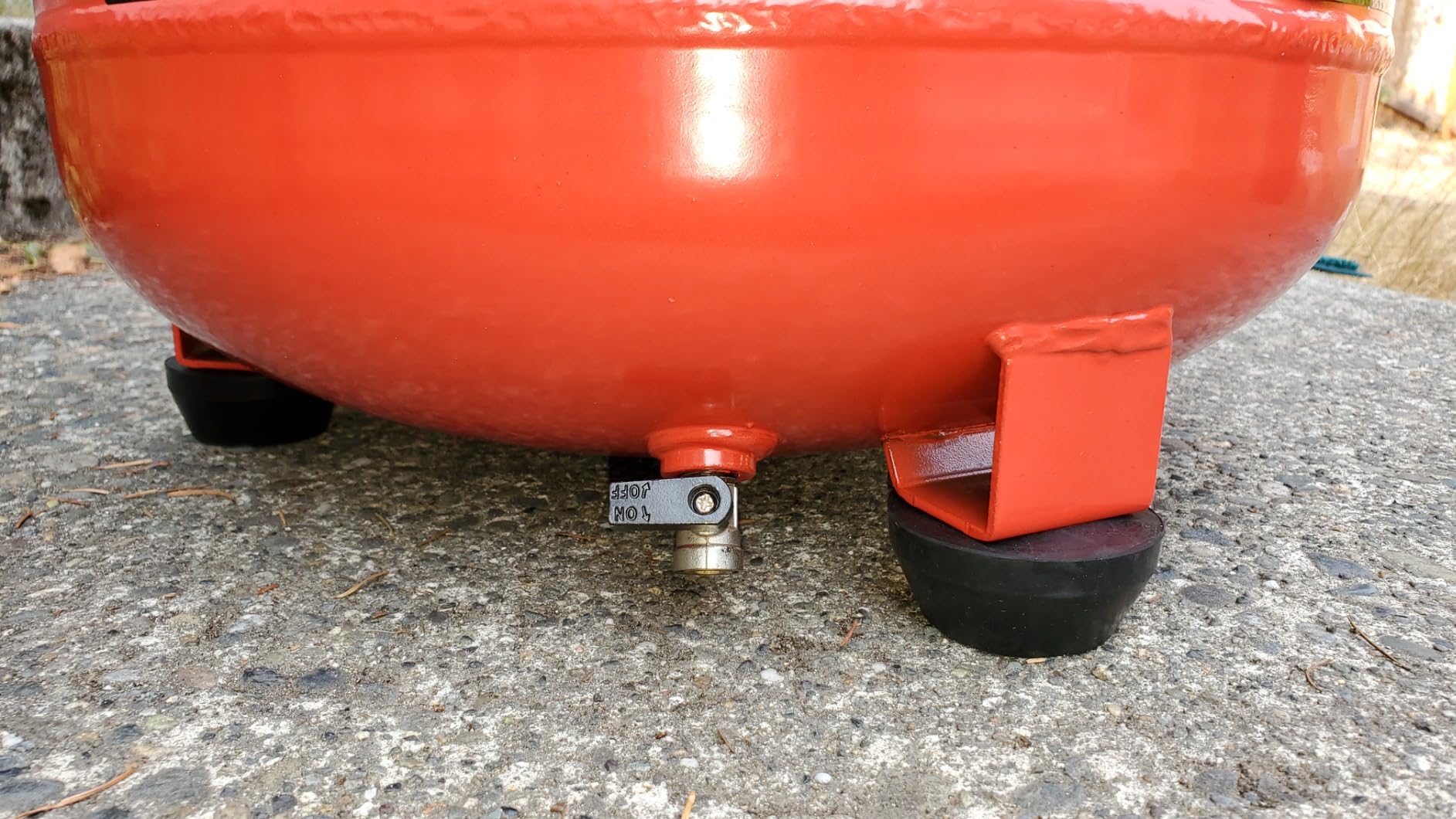 ECOMAX Pancake Air Compressor MAX 150 PSI, 2.6 CFM @90 PSI, Oil-Free | 3.6 CFM @40 PSI, Dual Quick Couplers, 1.5HP Portable Compressor for Car, Home and Jobsite, Red Model: 0210673 customer photo 2