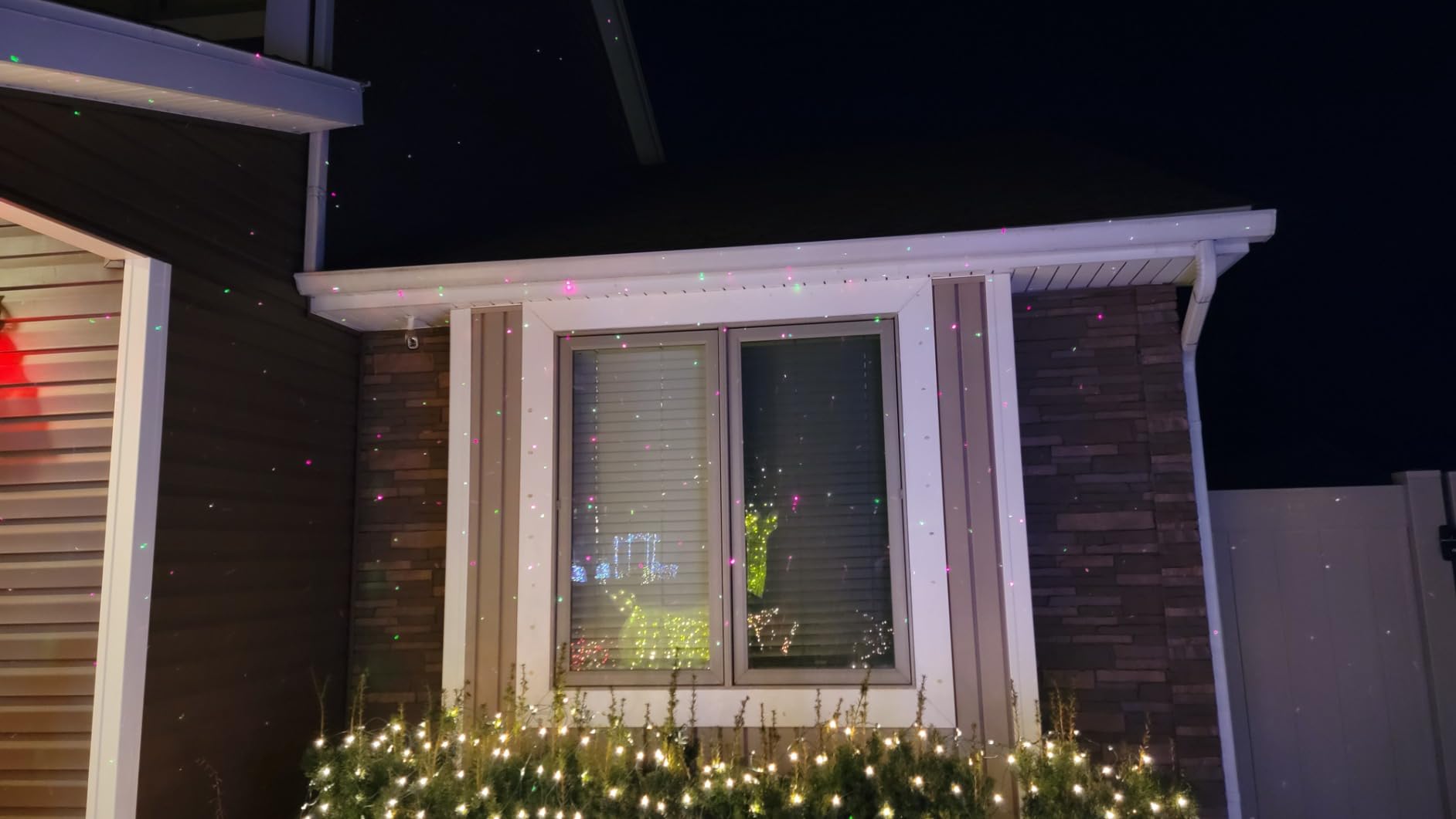 SUNFUCAN Laser Christmas Projector Lights Outdoor, Outdoor Garden Laser Light, Landscape Lights with Red and Green Stars, IP65 Waterproof,Cold Resistant. Suitable for Holiday, Party, Garden Decoration customer photo 1