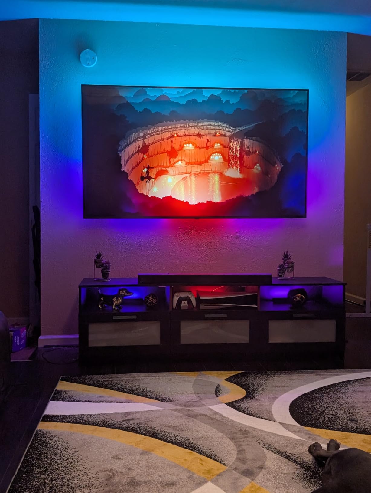 Philips Hue Large Smart Light Tube, Black - White and Color Ambiance LED Color-Changing Light customer photo 1