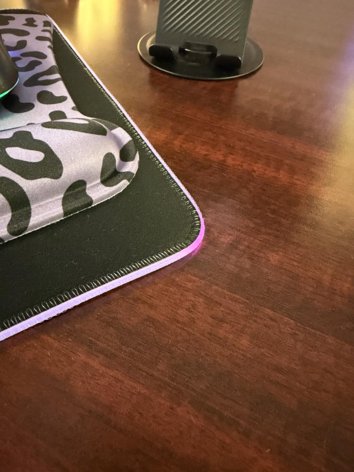 Schkner RGB Gaming Mouse Pad with Wireless Charging 15W, Large Desk Mat 800x300x4mm, 10 Light Modes Keyboard Pad with Non-Slip Rubber Base, Waterproof Mousepad for Gaming PC MacBook Laptop customer photo 1